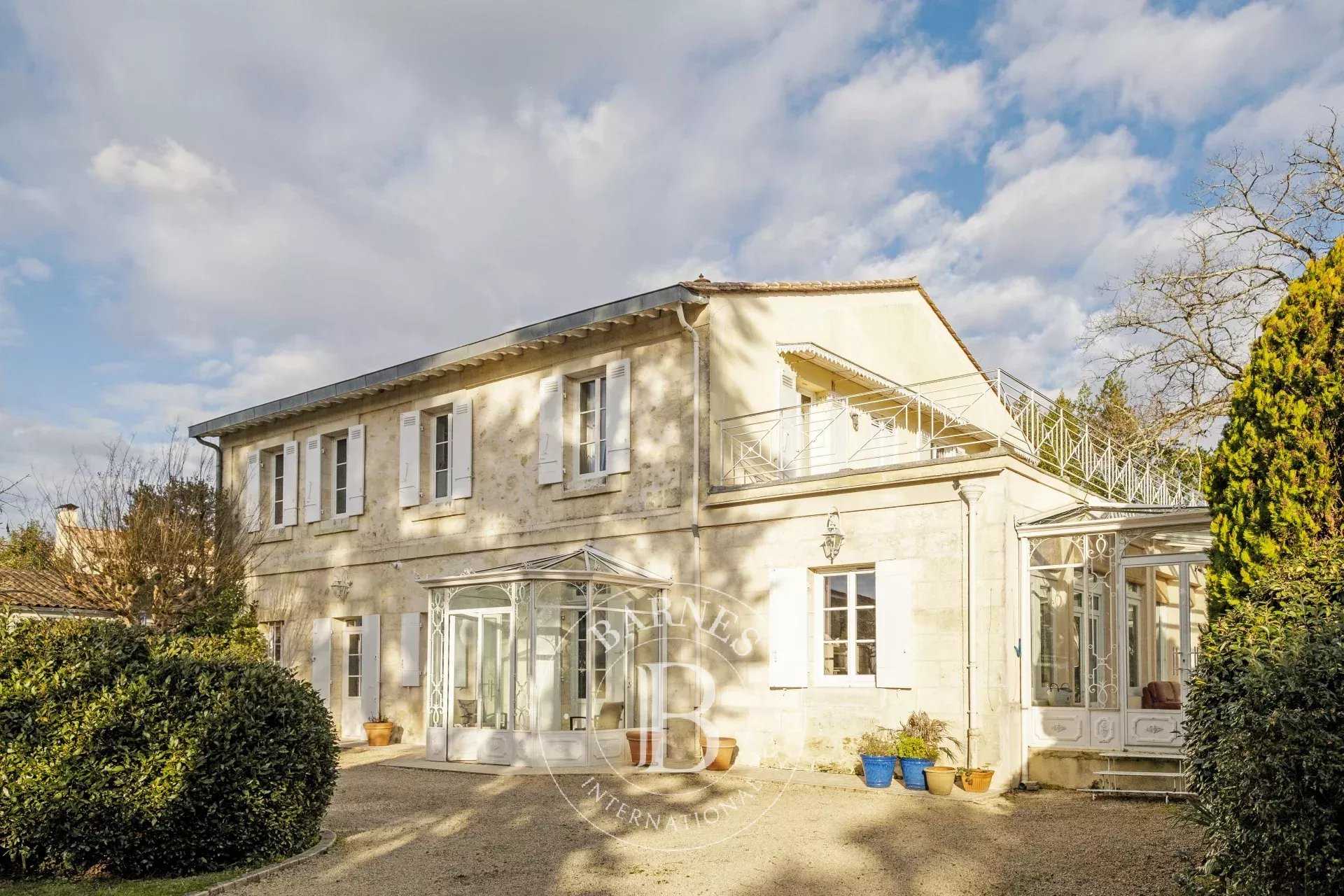 Carignan-de-Bordeaux  - Maison 10 Pièces 5 Chambres