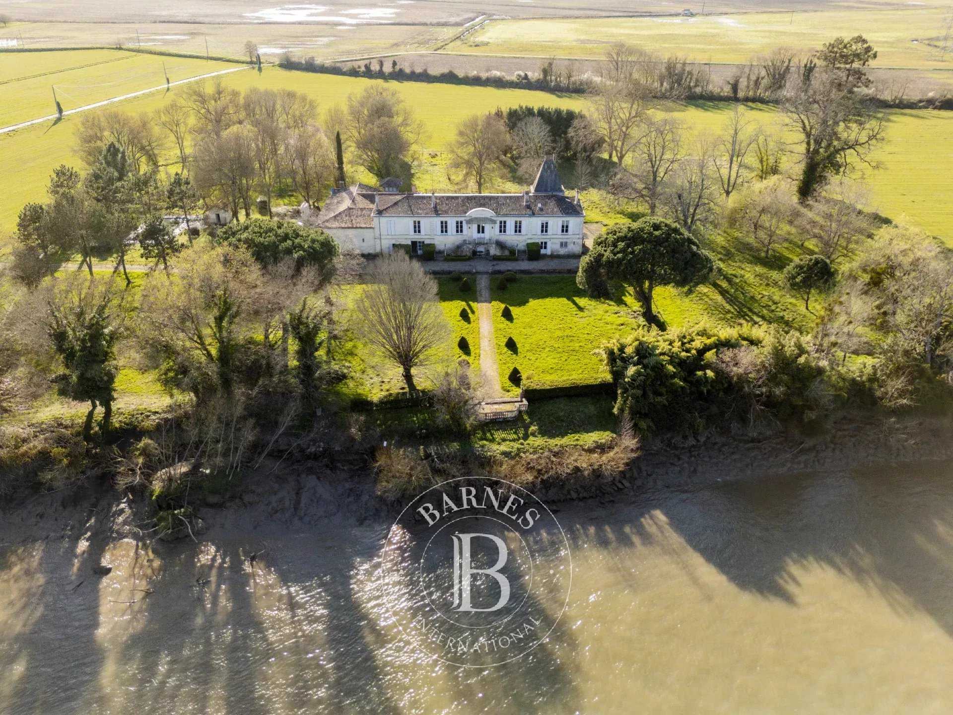 Fronsac  - House 6 Bedrooms