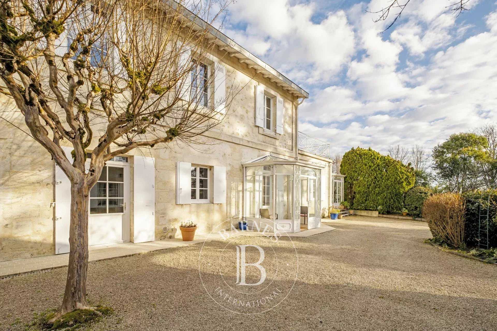Carignan-de-Bordeaux  - Maison 10 Pièces 5 Chambres