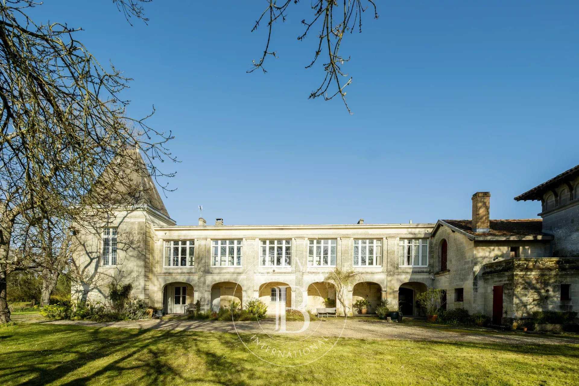 Fronsac  - House 6 Bedrooms