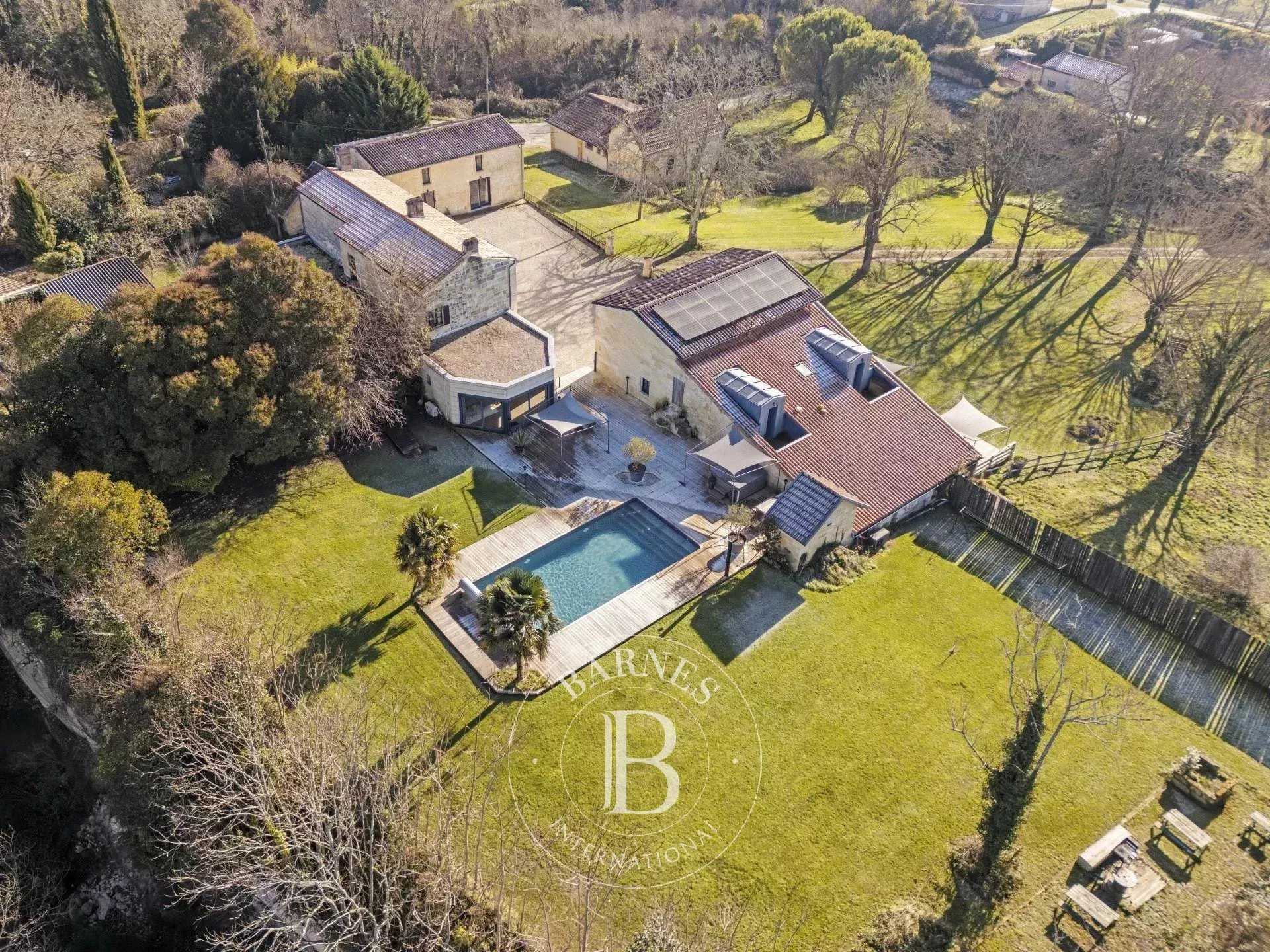 Prignac-et-Marcamps  - Property 10 Bedrooms