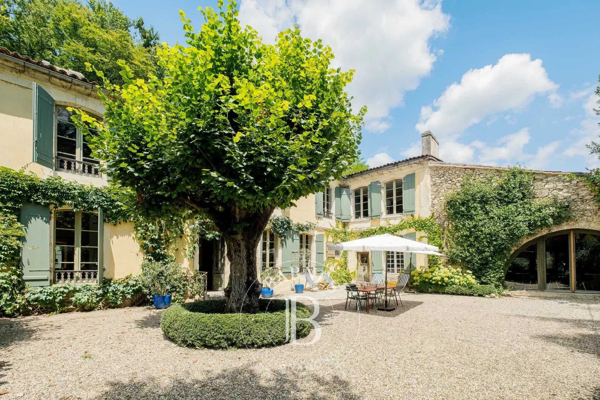 Langoiran  - Property 6 Bedrooms