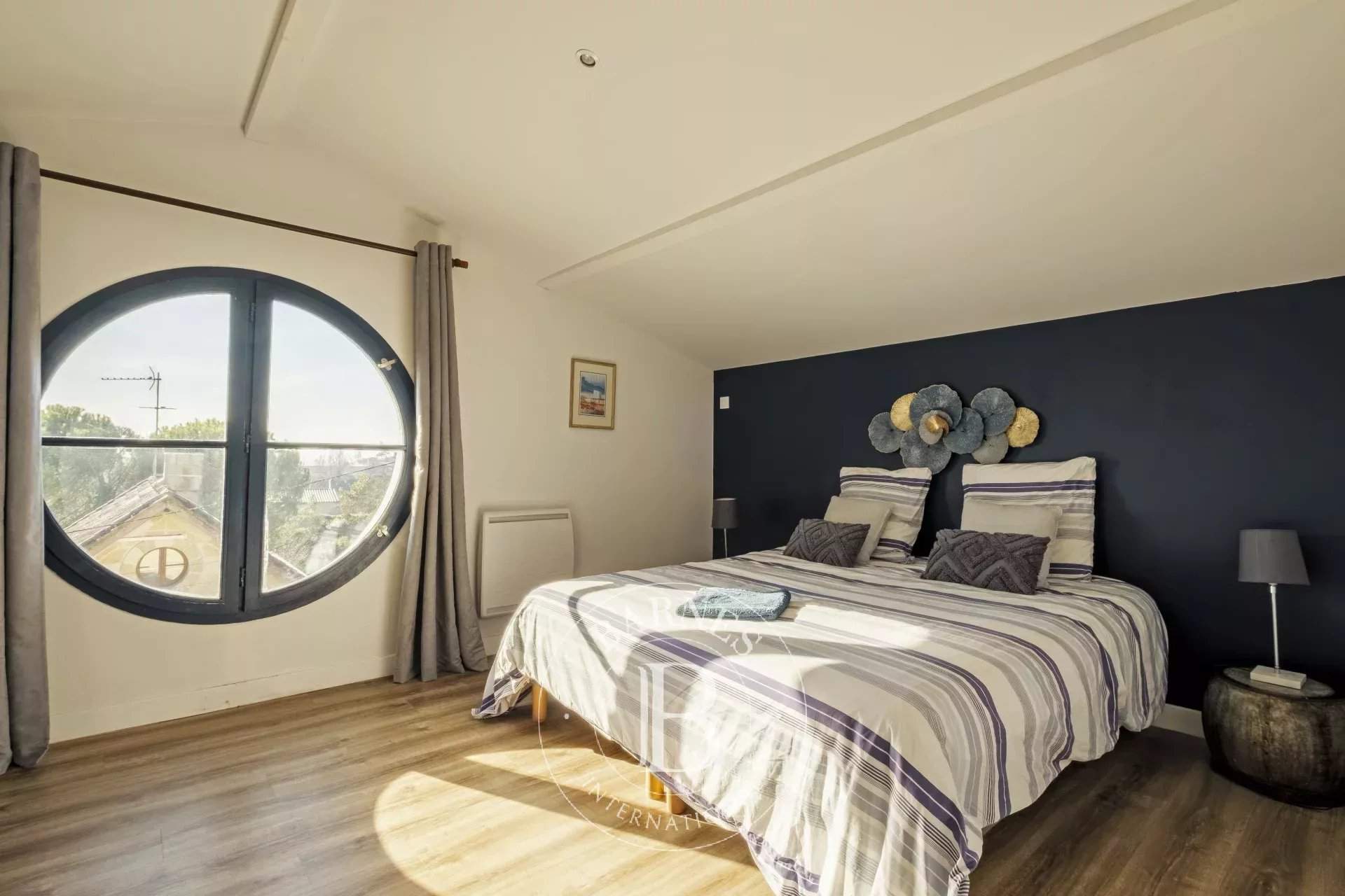 Prignac-et-Marcamps  - Property 10 Bedrooms - picture 15