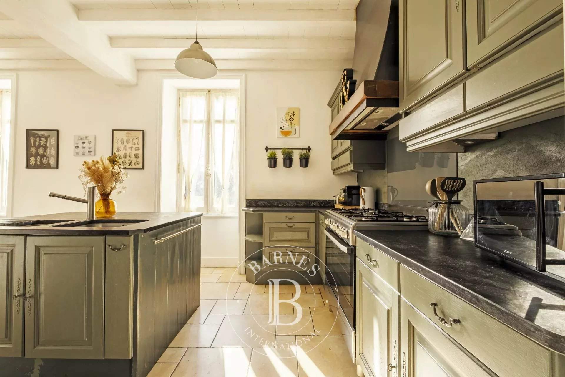 Prignac-et-Marcamps  - Property 10 Bedrooms - picture 6