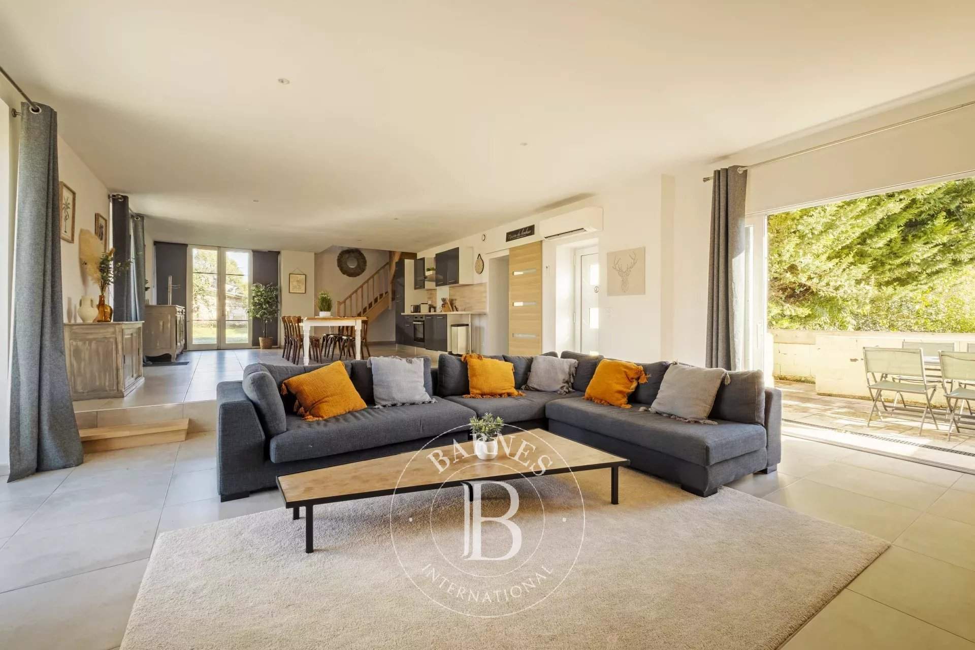 Prignac-et-Marcamps  - Property 10 Bedrooms - picture 20