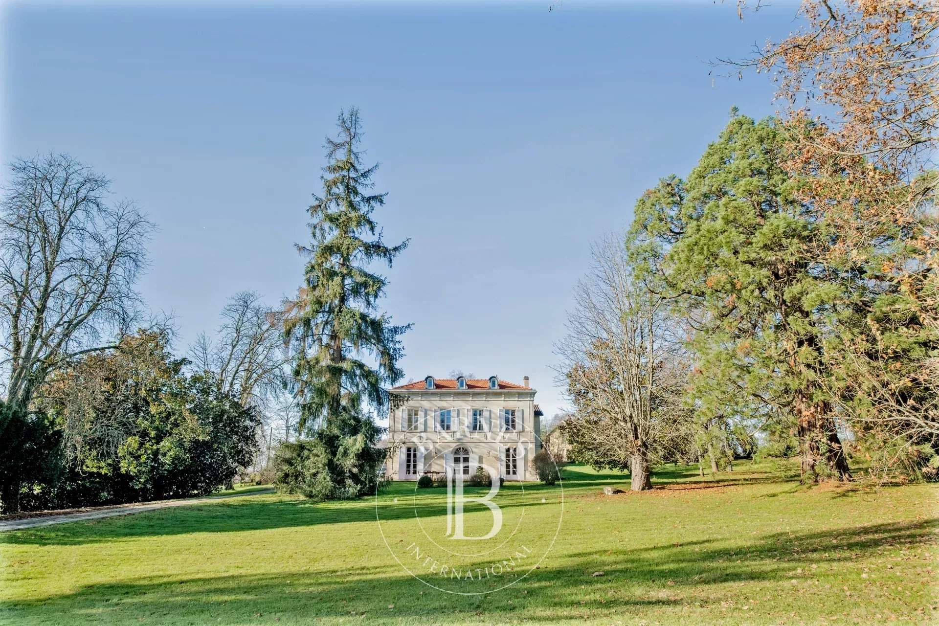 Bayas  - Maison 10 Pi&egrave;ces 5 Chambres - picture 4