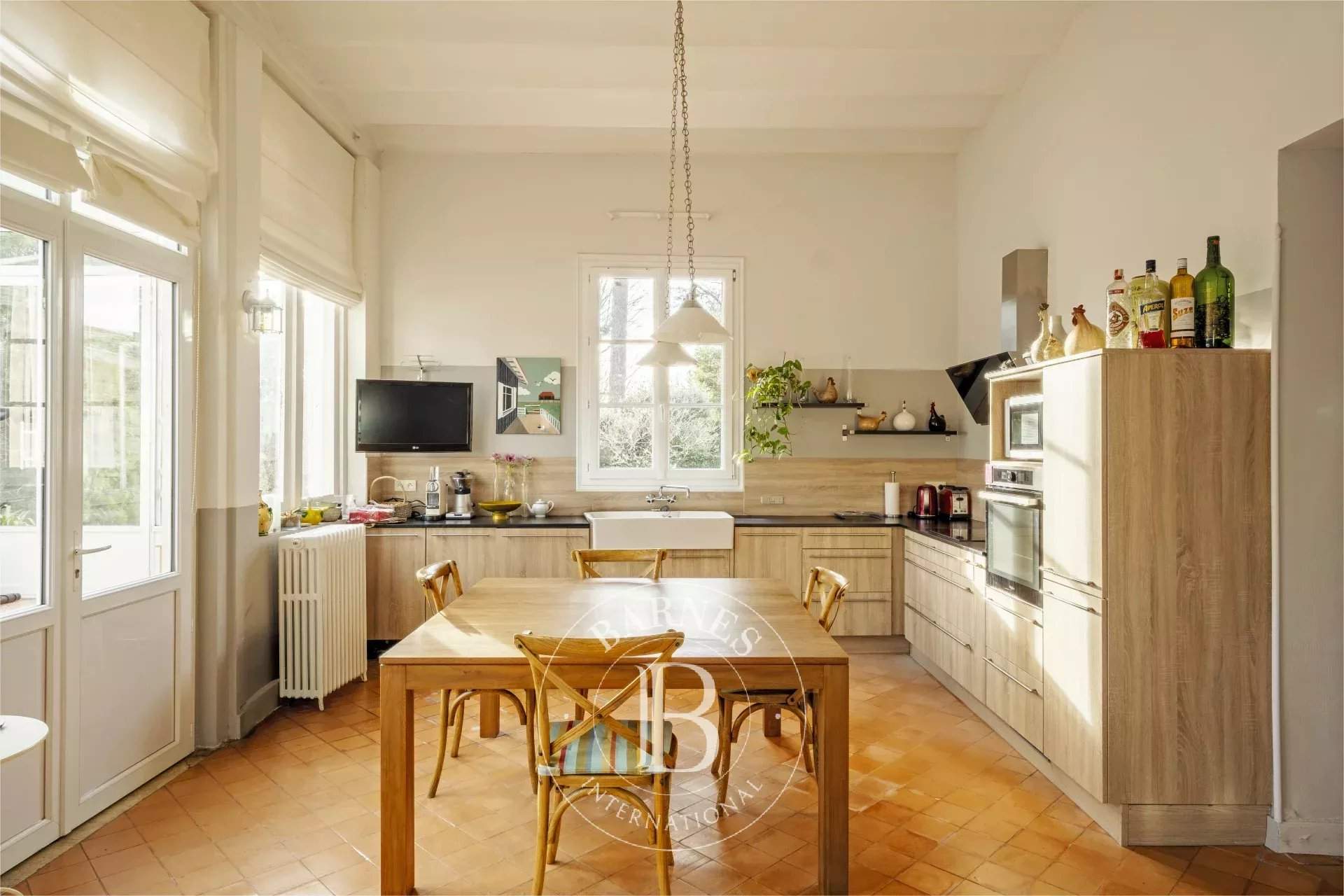 Carignan-de-Bordeaux  - Maison 10 Pièces 5 Chambres - picture 3