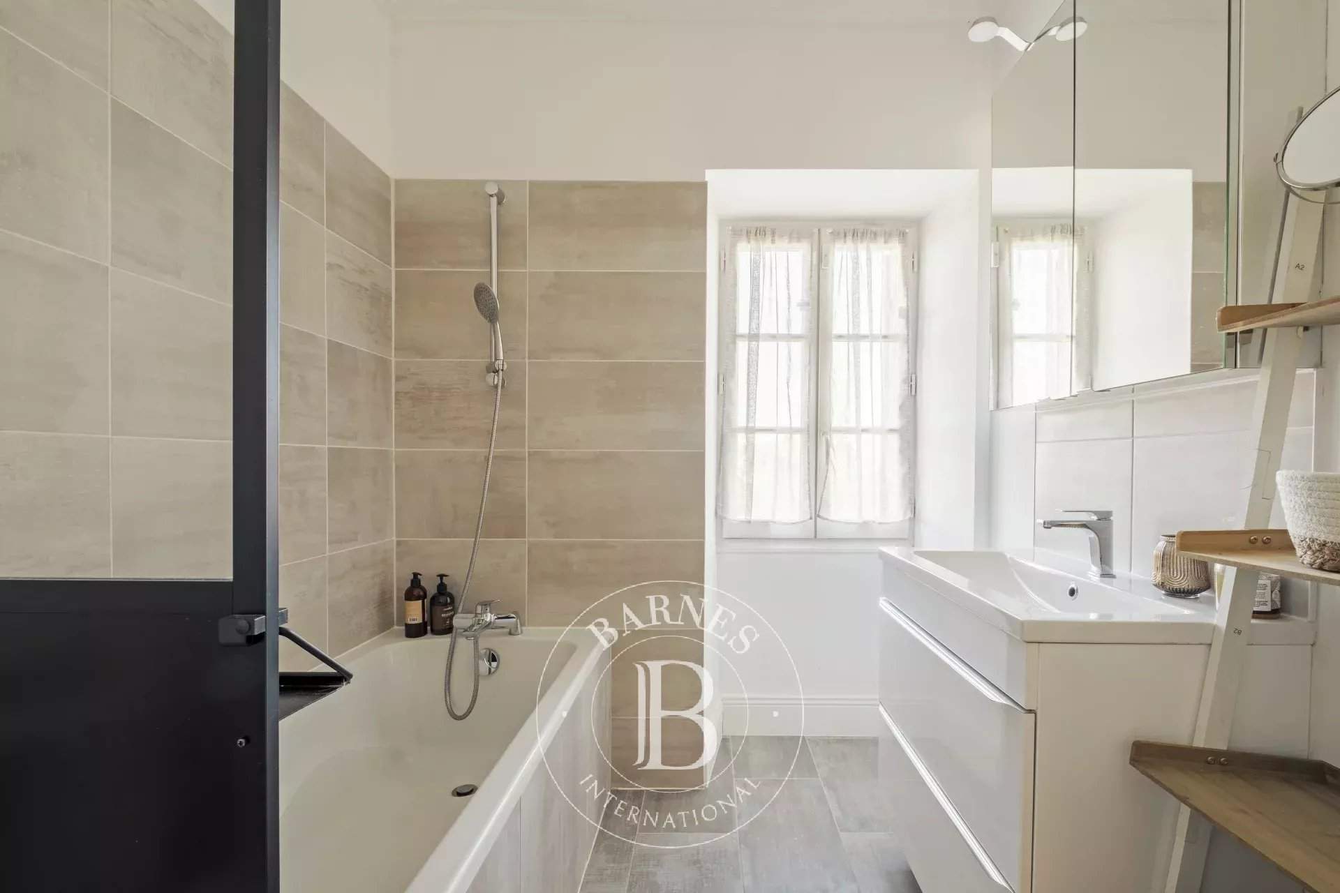 Prignac-et-Marcamps  - Property 10 Bedrooms - picture 12