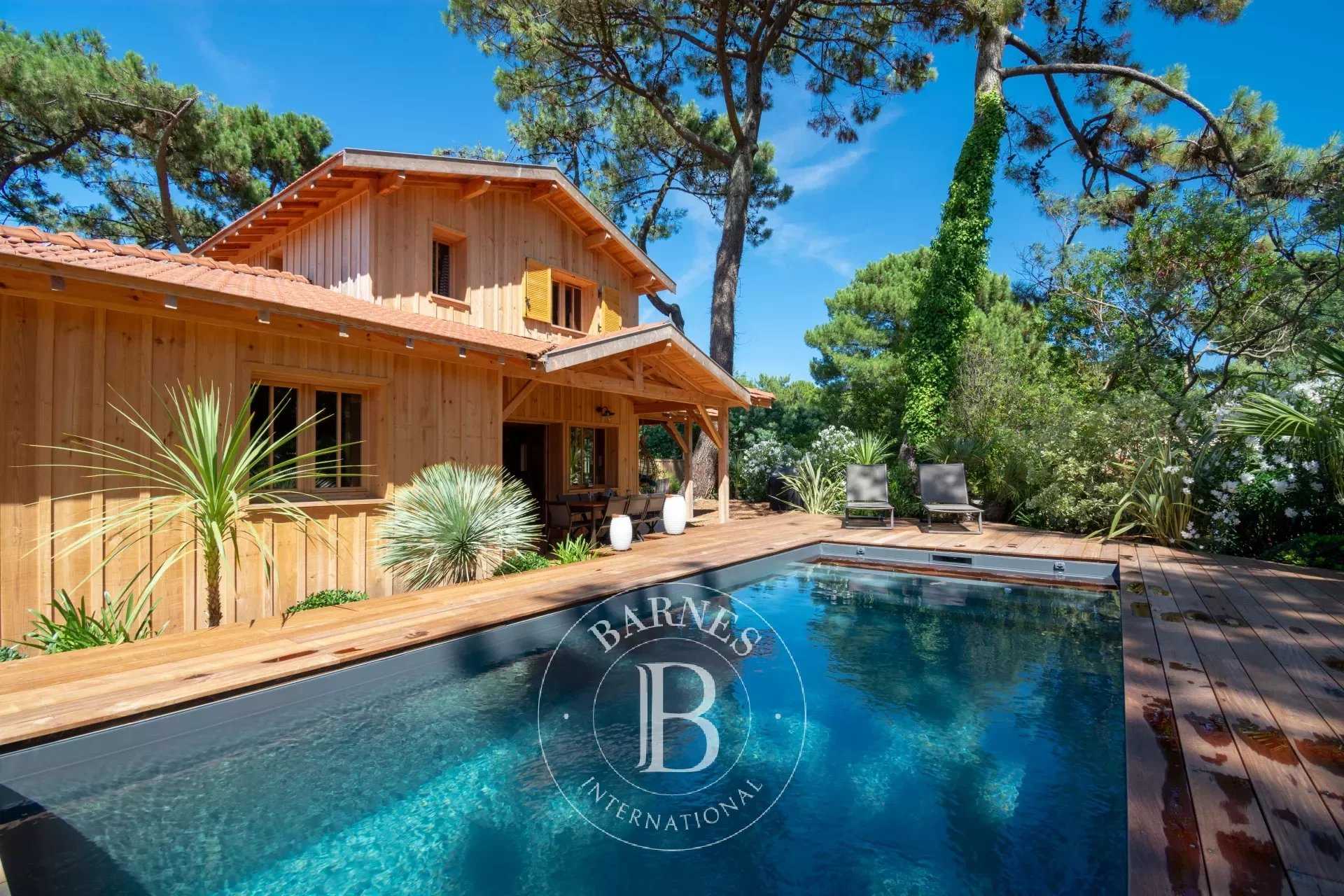 VILLA 'CABANAMBRE' LOCATED NEAR THE BEACH OF THE AMERICANS, WITH SWIMMING POOL, IN CAP FERRET - SLEEPS 8 picture 8