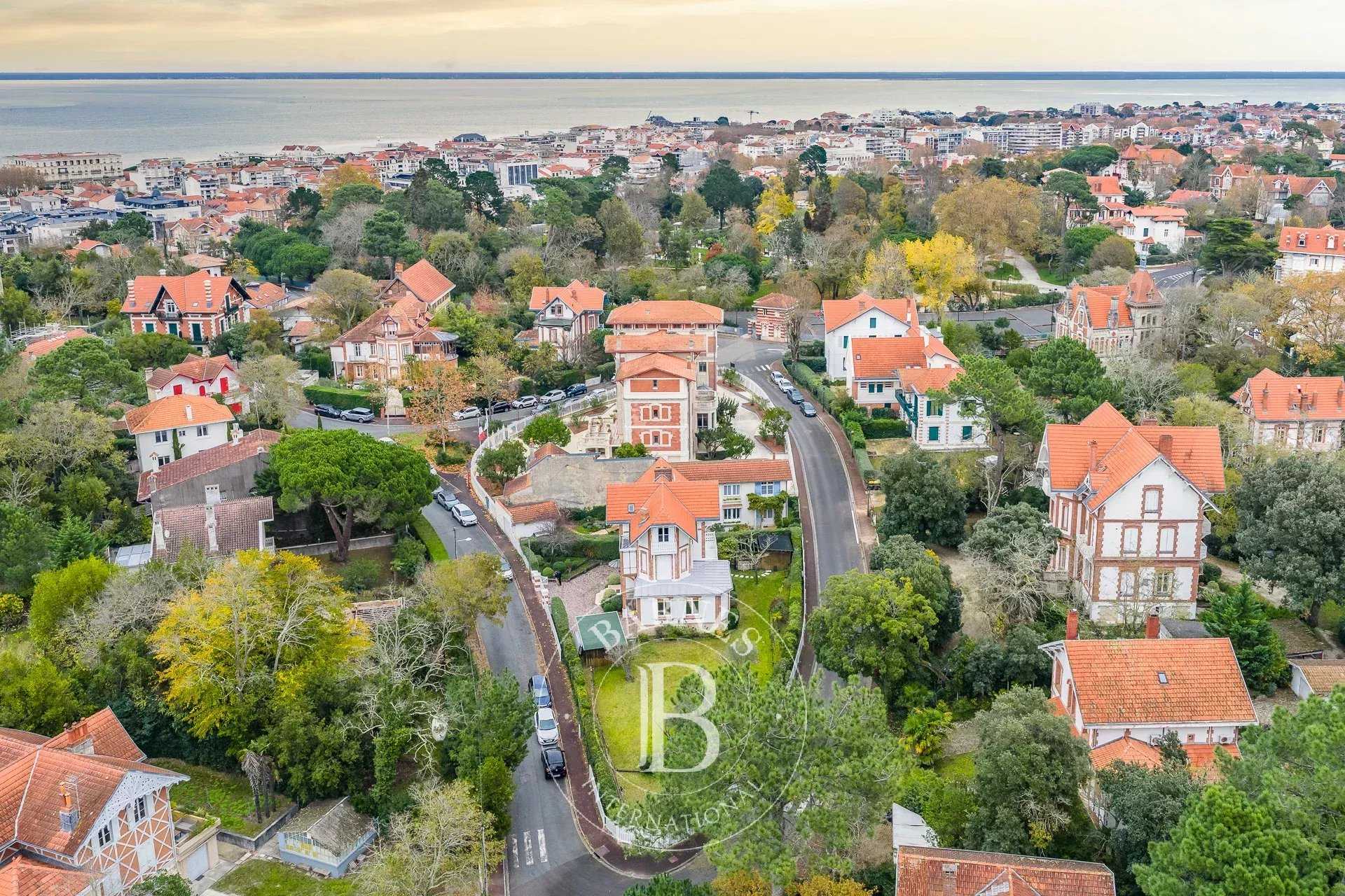 Arcachon  - Villa 10 Pi&egrave;ces 6 Chambres