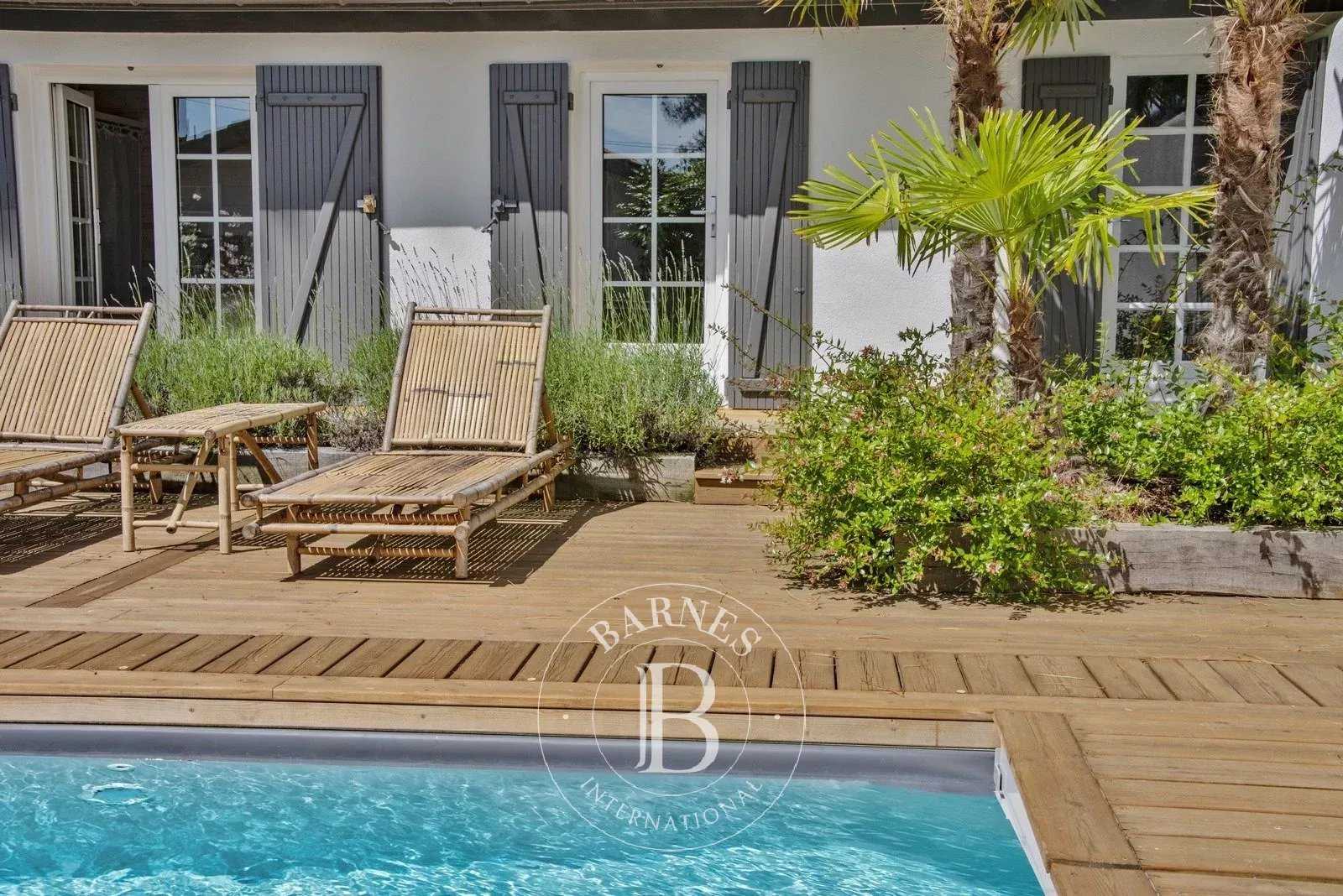 VILLA LE PONTON NEAR ARCACHON GOLF COURSE, UP TO 10 GUESTS picture 15