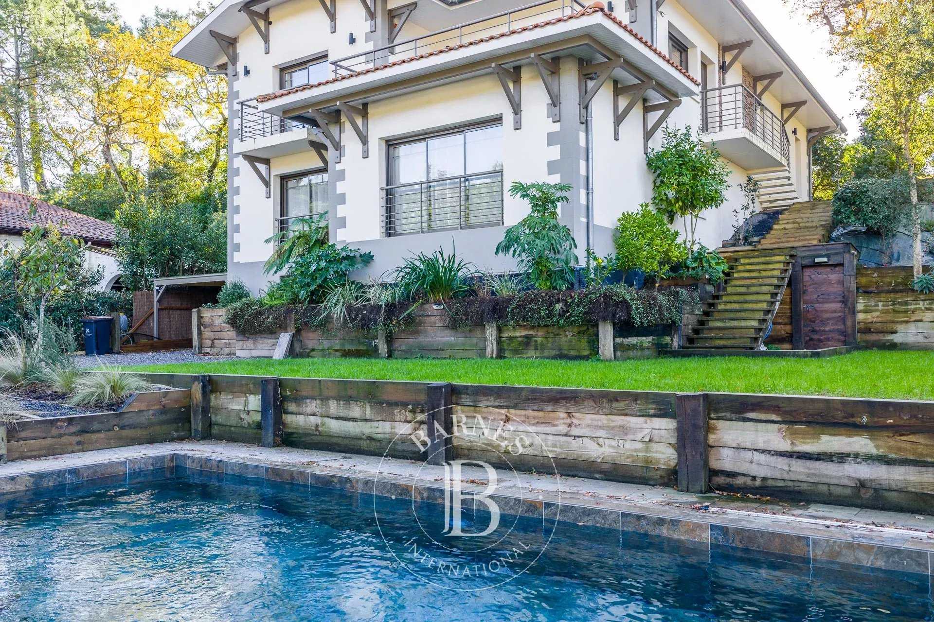 Arcachon  - Villa 9 Pi&egrave;ces 6 Chambres