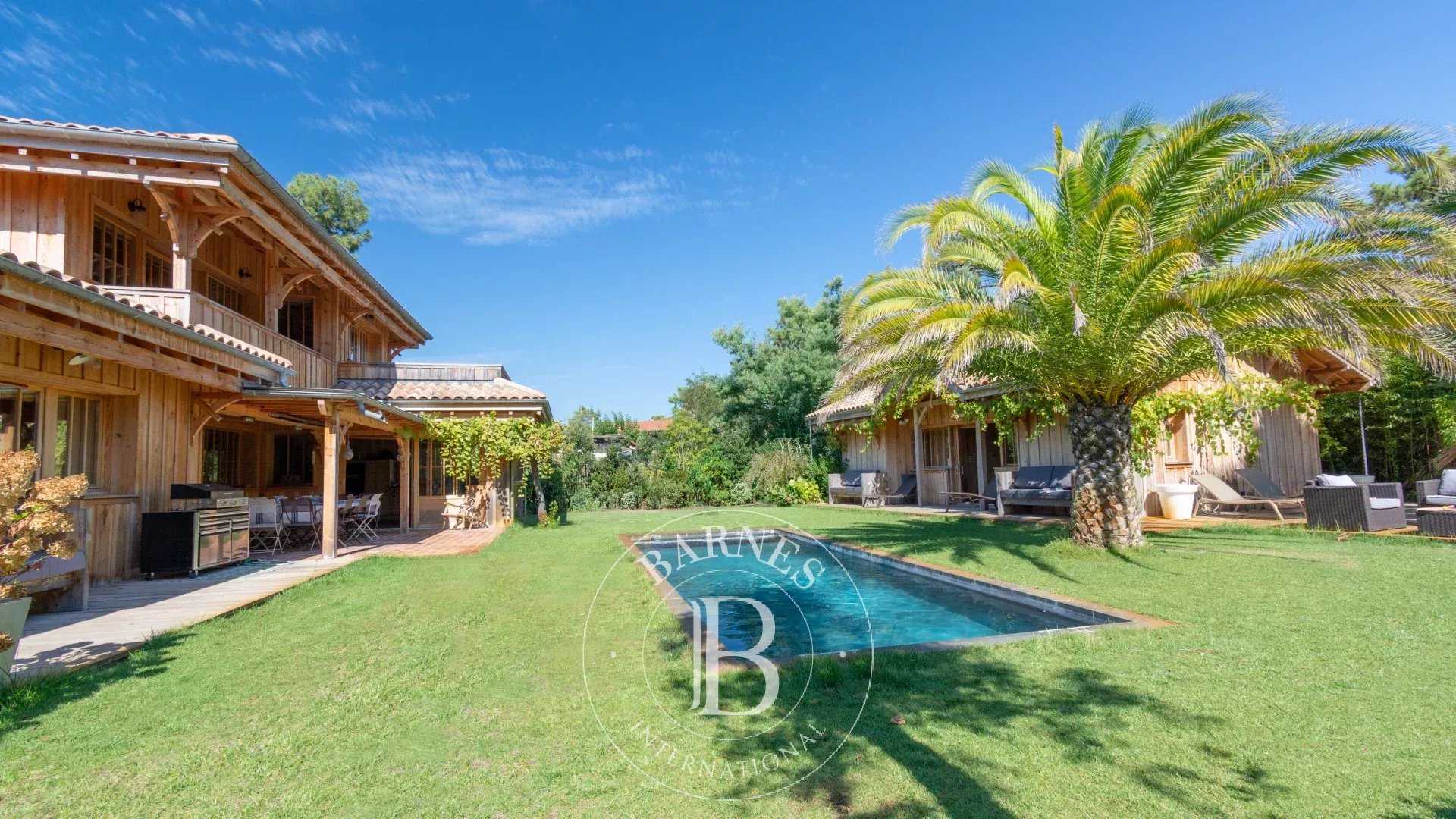 VILLA ?DATCHA? WITH GUEST HOUSE AND POOL, IN THE PHARE DISTRICT OF CAP FERRET - SLEEPS 12 picture 19