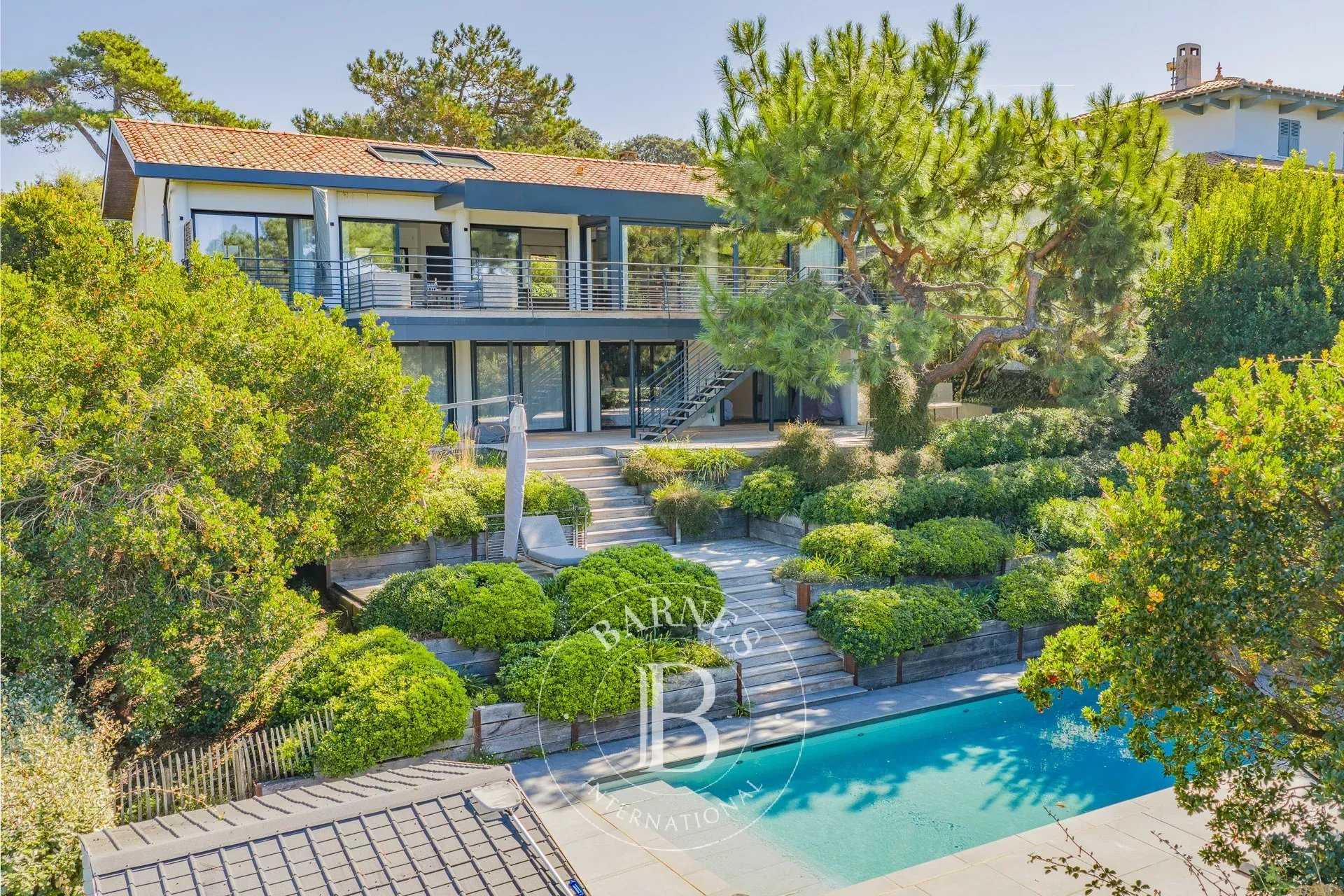 VILLA ?ETCHANI? WITH PANORAMIC BASSIN VIEW AND POOL IN PYLA-SUR-MER - SLEEPS 14 picture 20