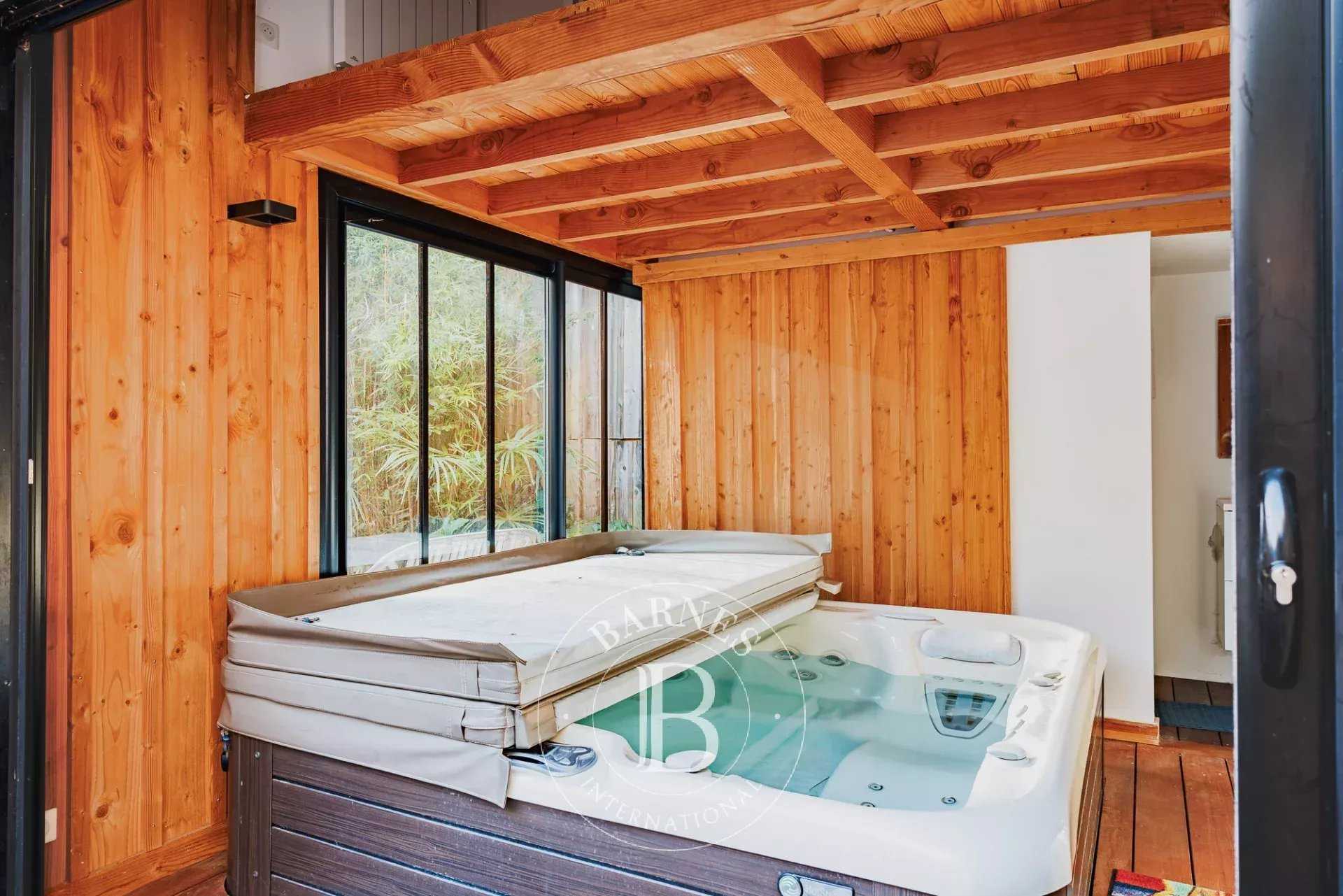 Arcachon  - Maison 5 Pi&egrave;ces 4 Chambres