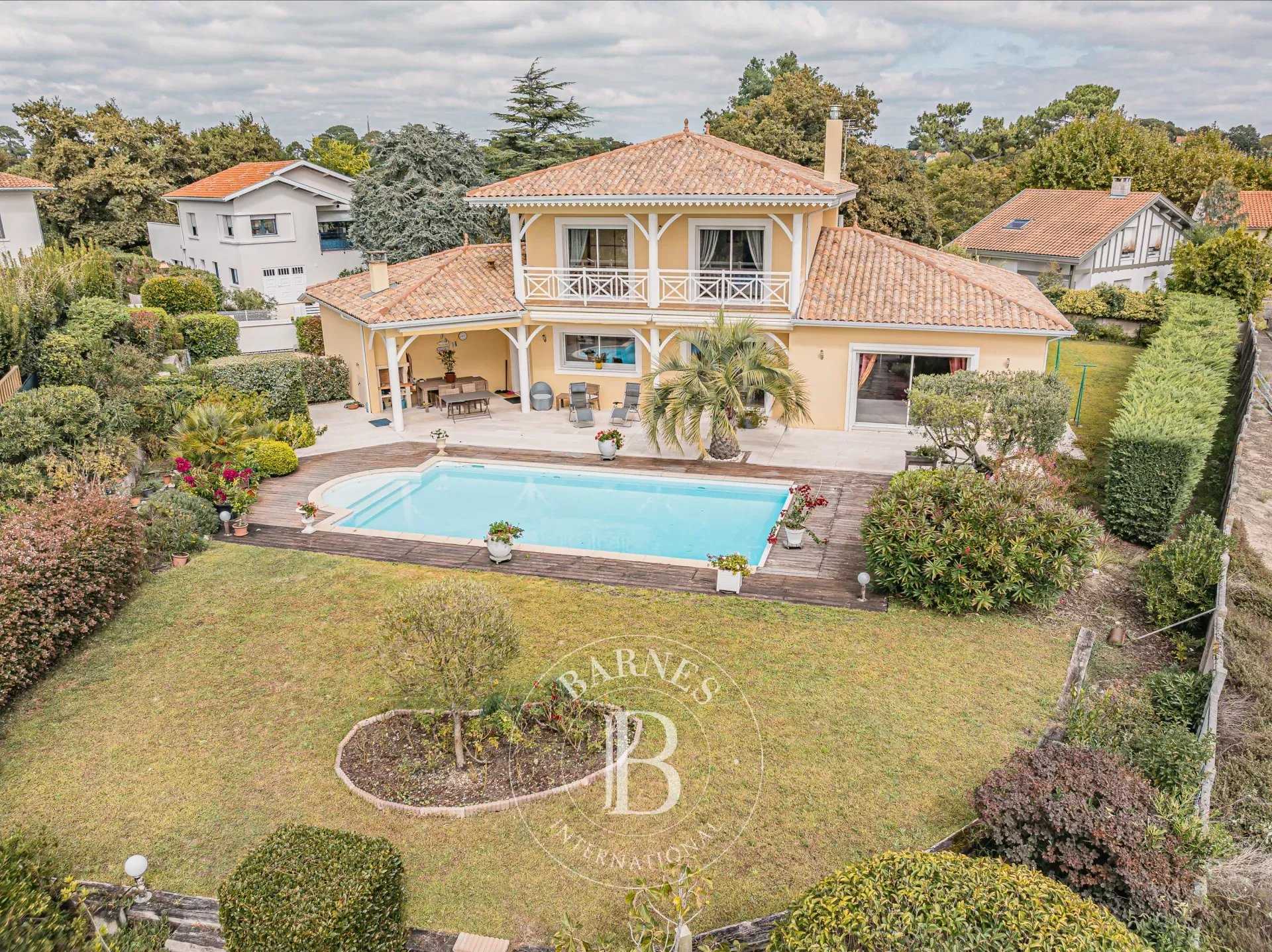 Villa Arcachon  -  ref 83167673 (picture 3)