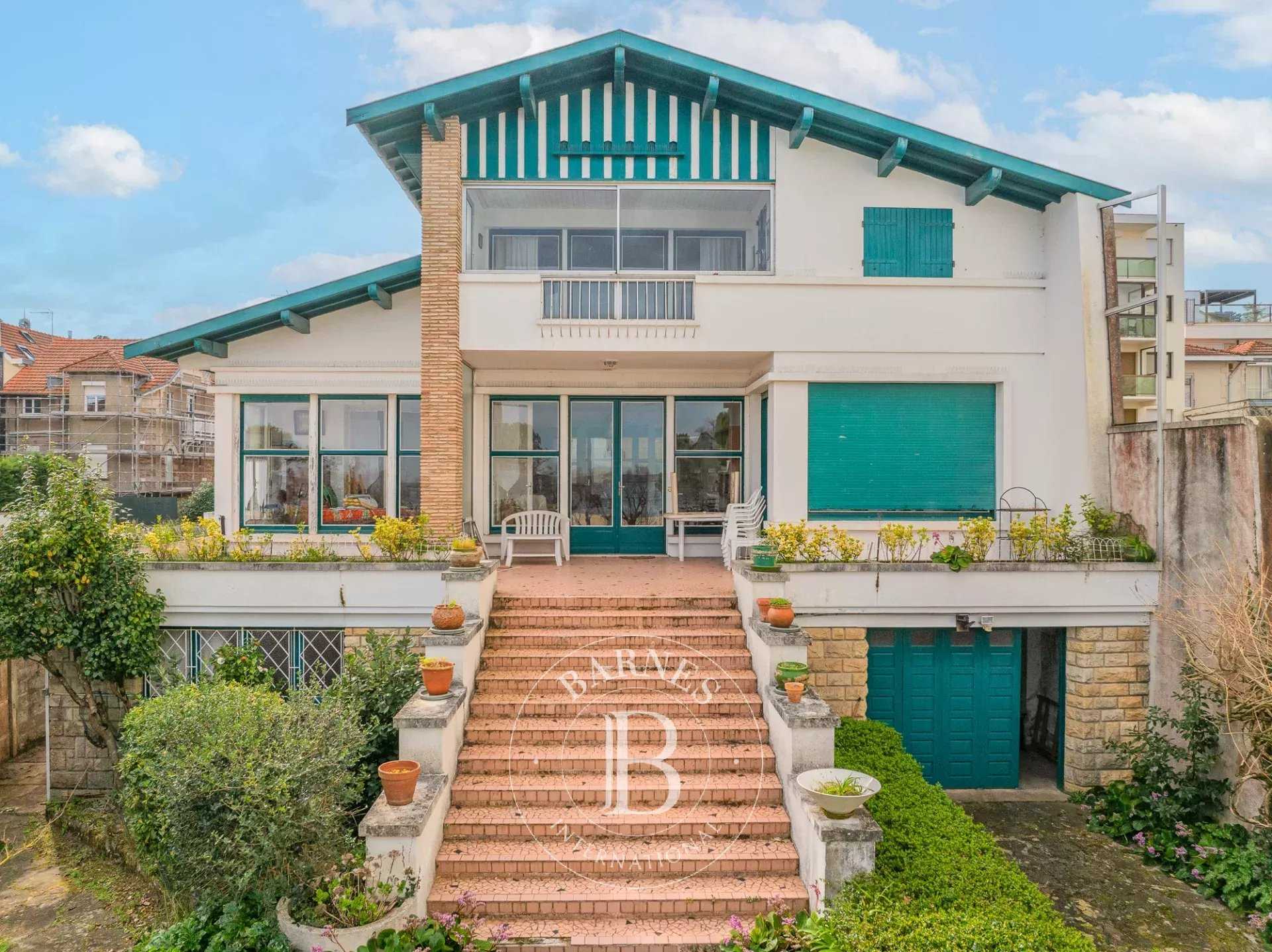 Villa Arcachon  -  ref 84652467 (picture 1)