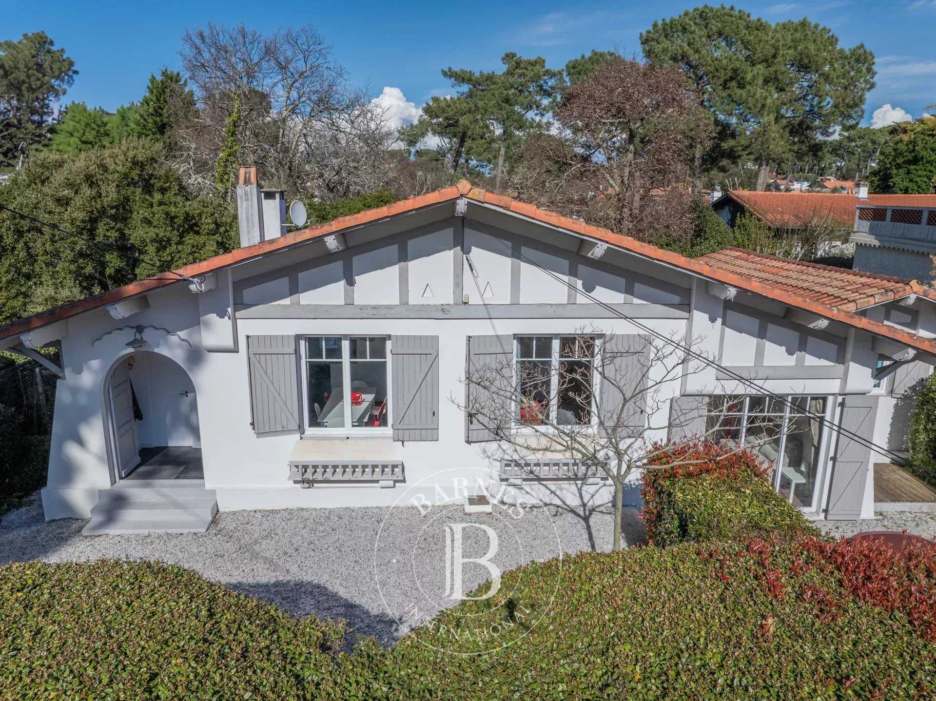Villa Arcachon  -  ref 85675300 (picture 1)