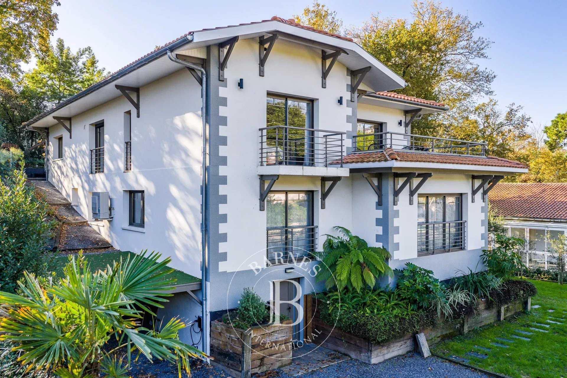 Villa Arcachon  -  ref 85906421 (picture 1)