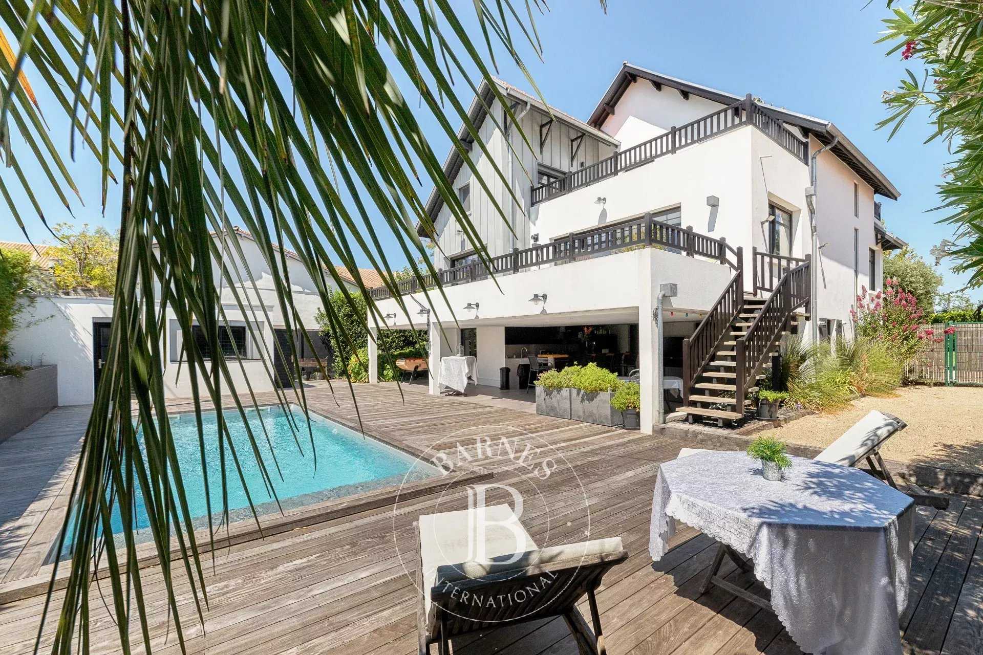 Villa Arcachon  -  ref 85125685 (picture 2)