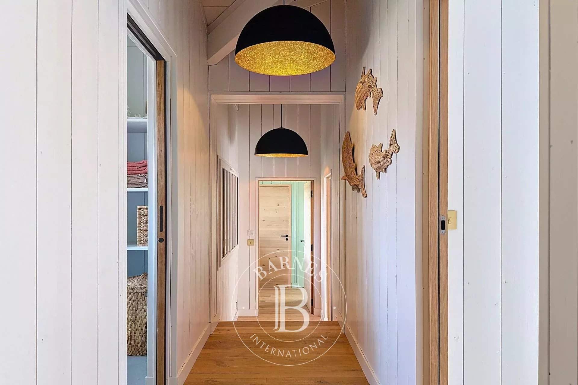 VILLA « CAP MOANA » AVEC PISCINE, AU CENTRE DU CAP FERRET - CAPACITÉ 13 PERSONNES picture 9