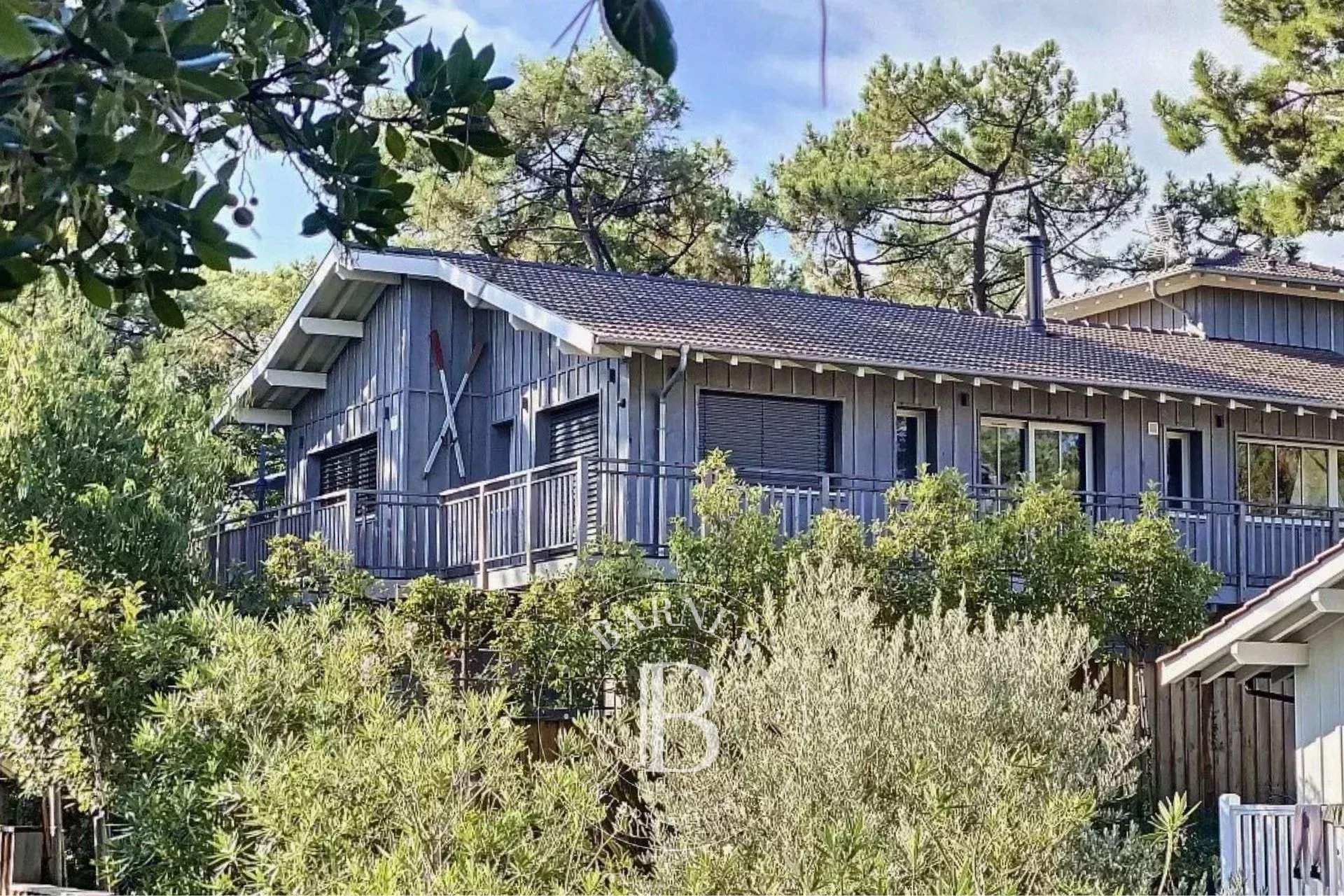 SPLENDIDE « VILLA TCHANQUÉE » AVEC PISCINE ET APERÇU BASSIN, EN PLEIN CENTRE DU CAP FERRET - CAPACITÉ 12 PERSONNES picture 1