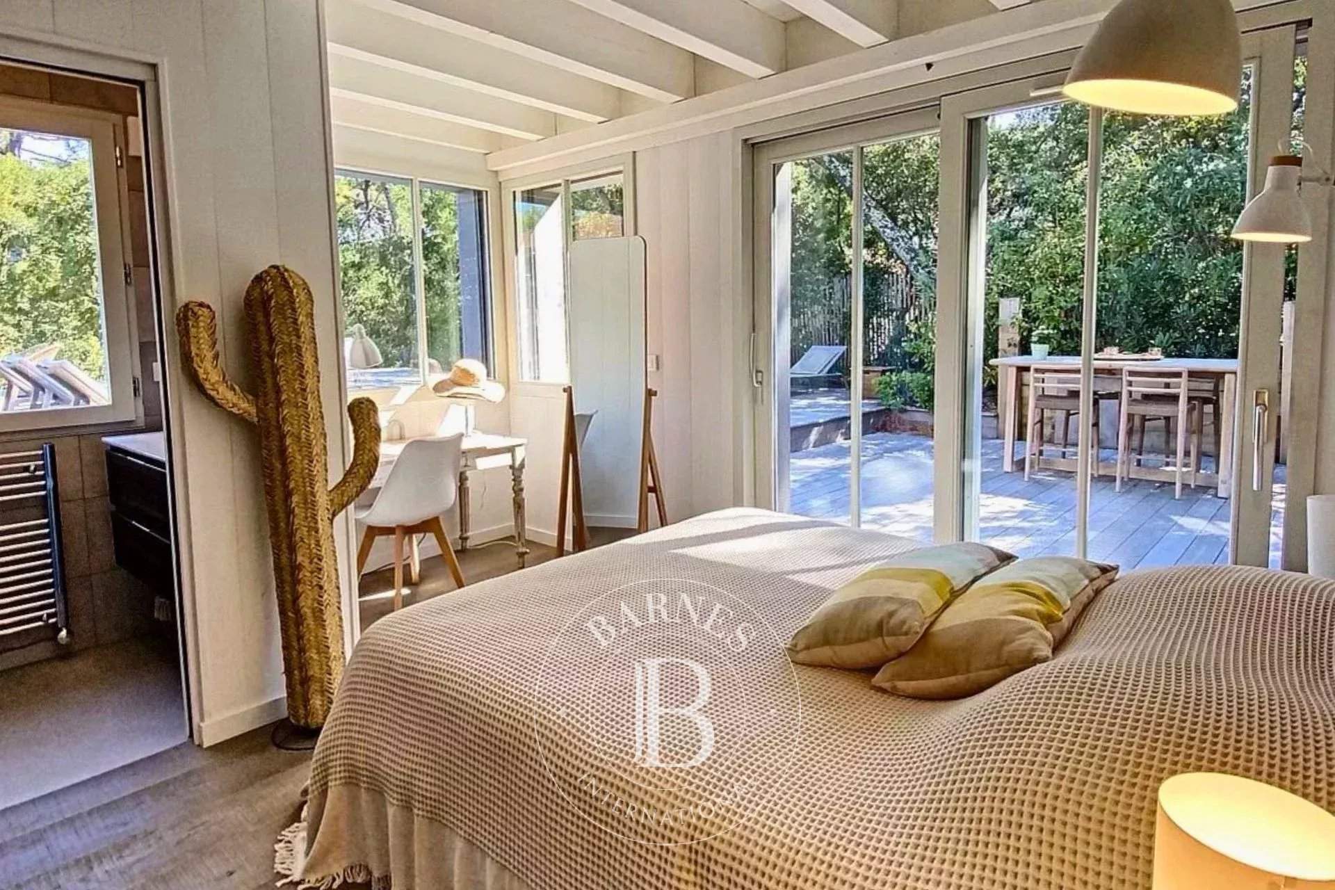 SPLENDIDE « VILLA TCHANQUÉE » AVEC PISCINE ET APERÇU BASSIN, EN PLEIN CENTRE DU CAP FERRET - CAPACITÉ 12 PERSONNES picture 11