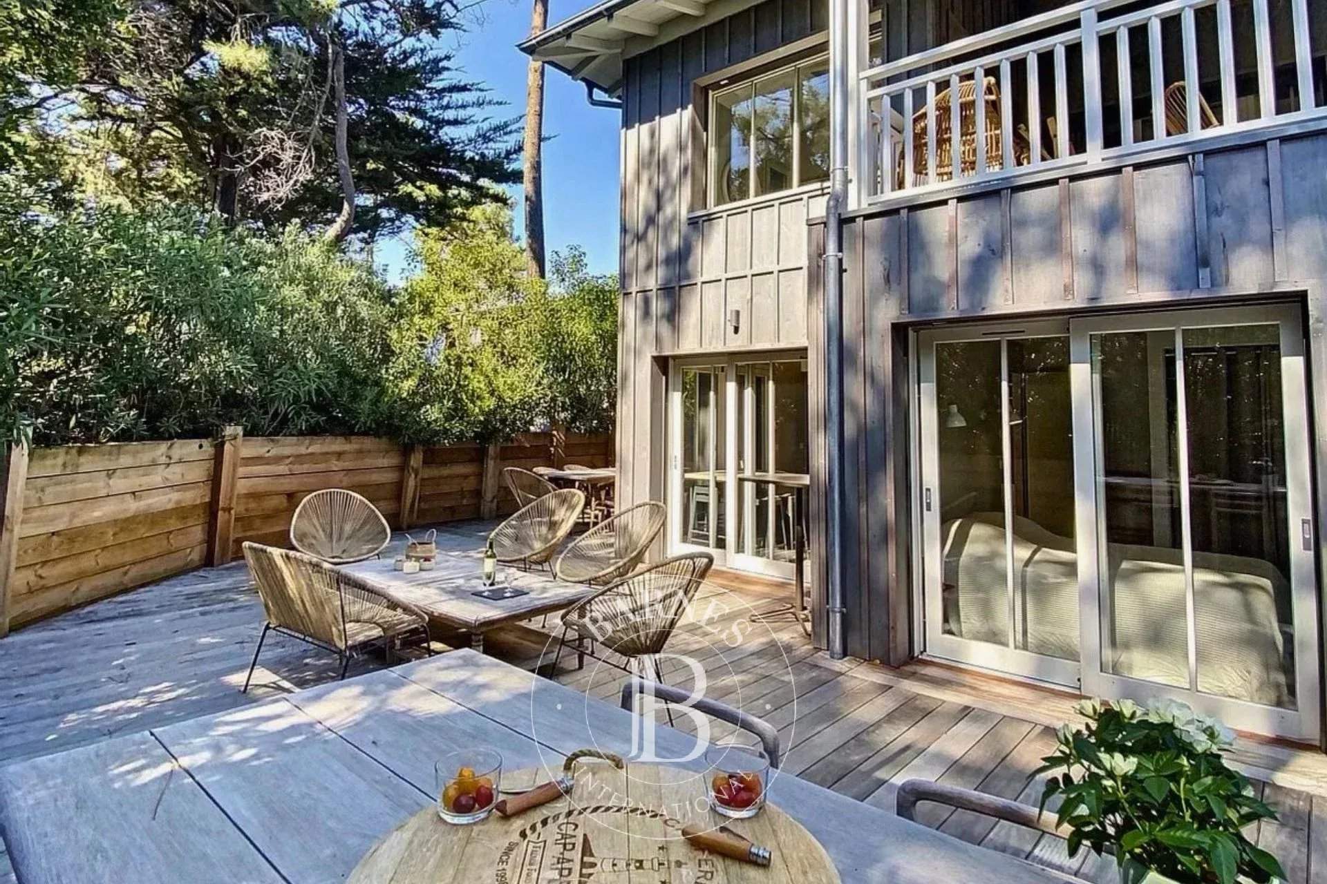 SPLENDIDE « VILLA TCHANQUÉE » AVEC PISCINE ET APERÇU BASSIN, EN PLEIN CENTRE DU CAP FERRET - CAPACITÉ 12 PERSONNES picture 3