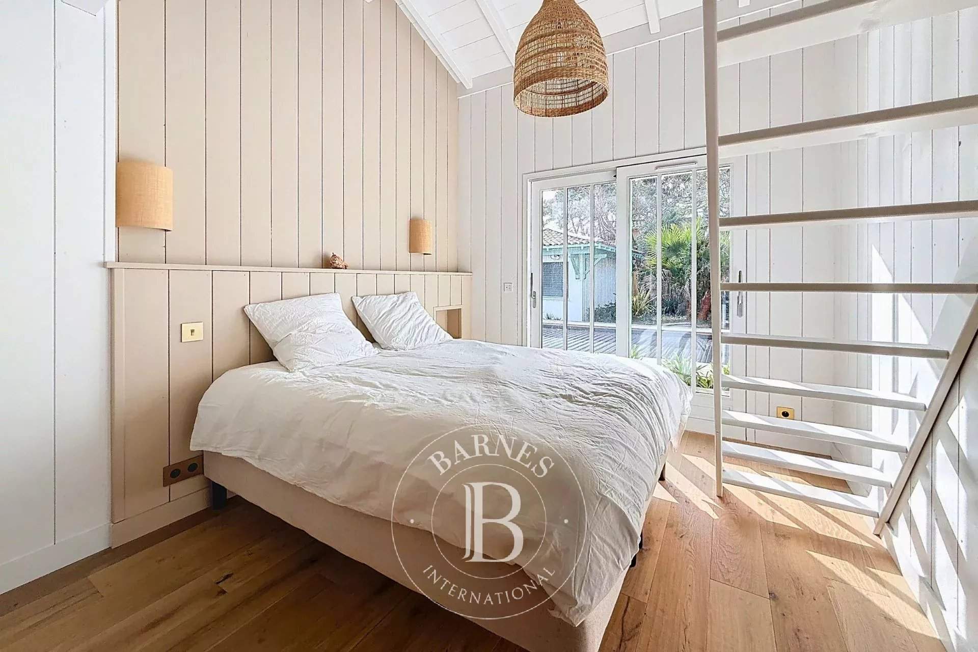 VILLA « CAP MOANA » AVEC PISCINE, AU CENTRE DU CAP FERRET - CAPACITÉ 13 PERSONNES picture 13