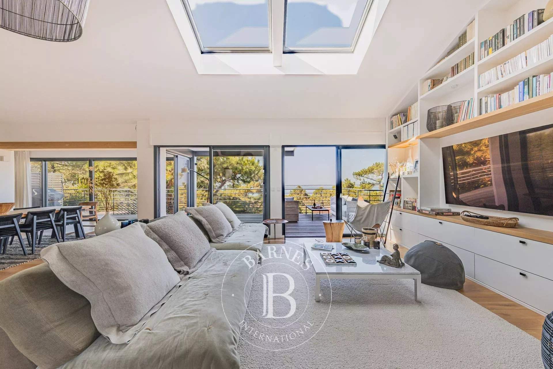 VILLA ?ETCHANI? WITH PANORAMIC BASSIN VIEW AND POOL IN PYLA-SUR-MER - SLEEPS 14 picture 3