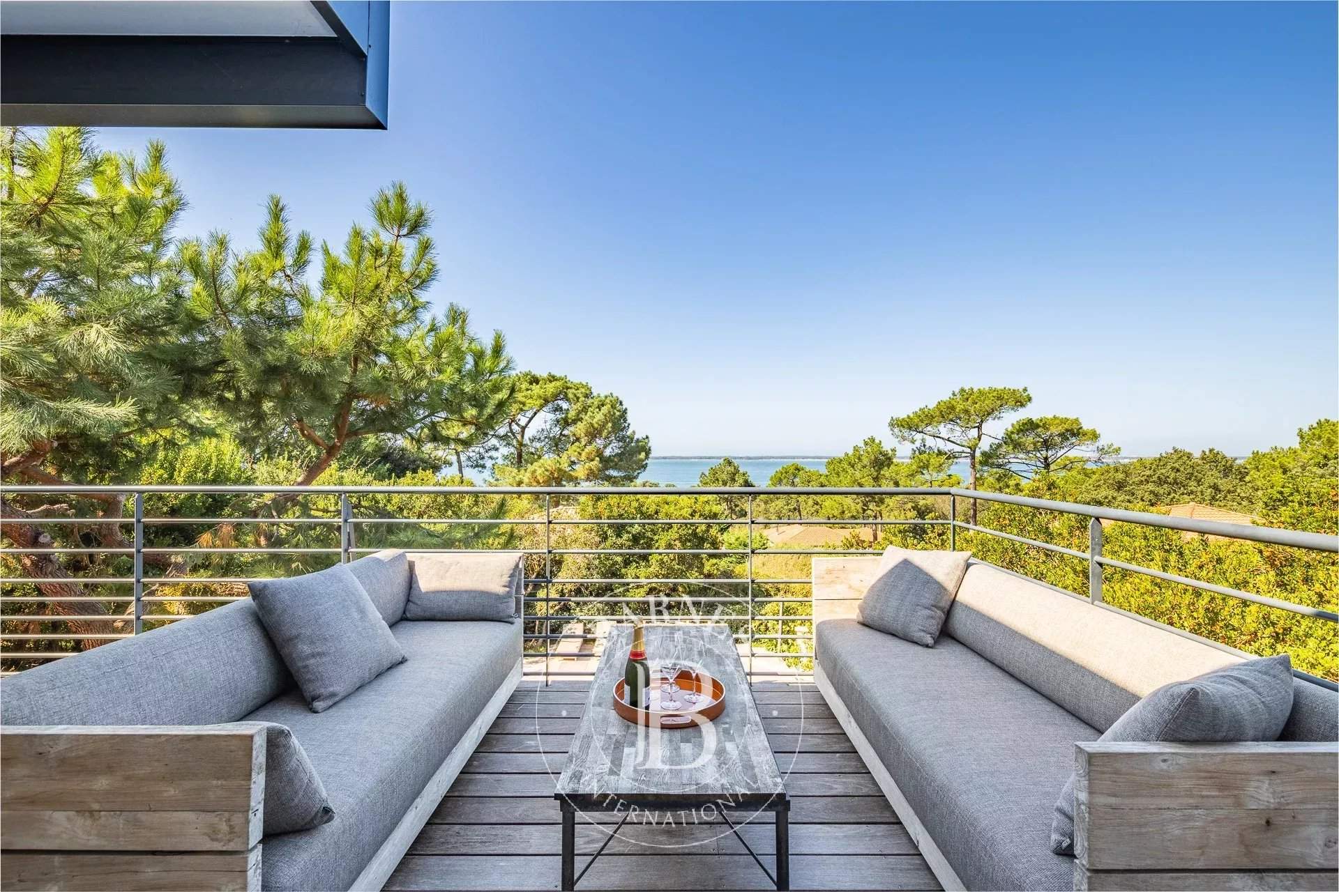 VILLA ?ETCHANI? WITH PANORAMIC BASSIN VIEW AND POOL IN PYLA-SUR-MER - SLEEPS 14 picture 8