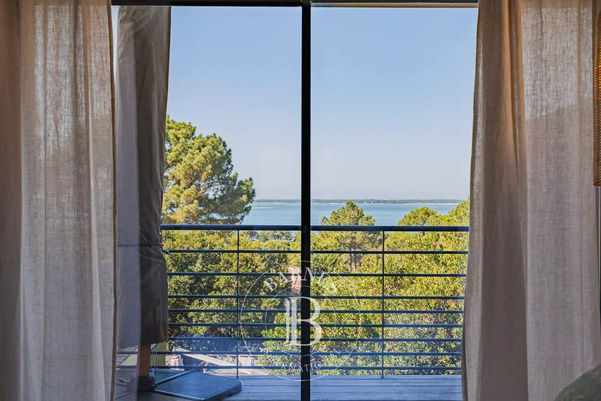 VILLA ?ETCHANI? WITH PANORAMIC BASSIN VIEW AND POOL IN PYLA-SUR-MER - SLEEPS 14 picture 18