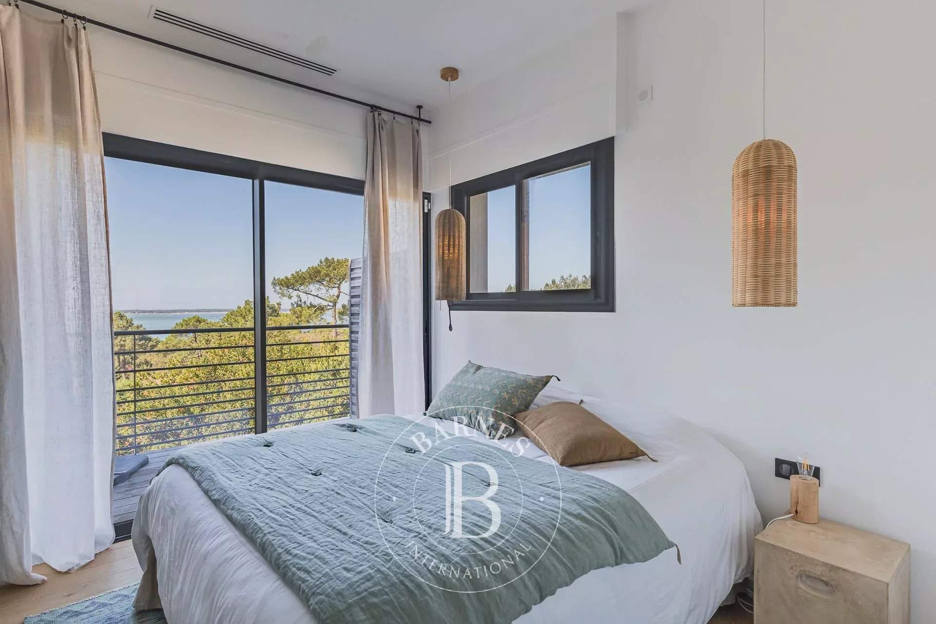 VILLA ?ETCHANI? WITH PANORAMIC BASSIN VIEW AND POOL IN PYLA-SUR-MER - SLEEPS 14 picture 17