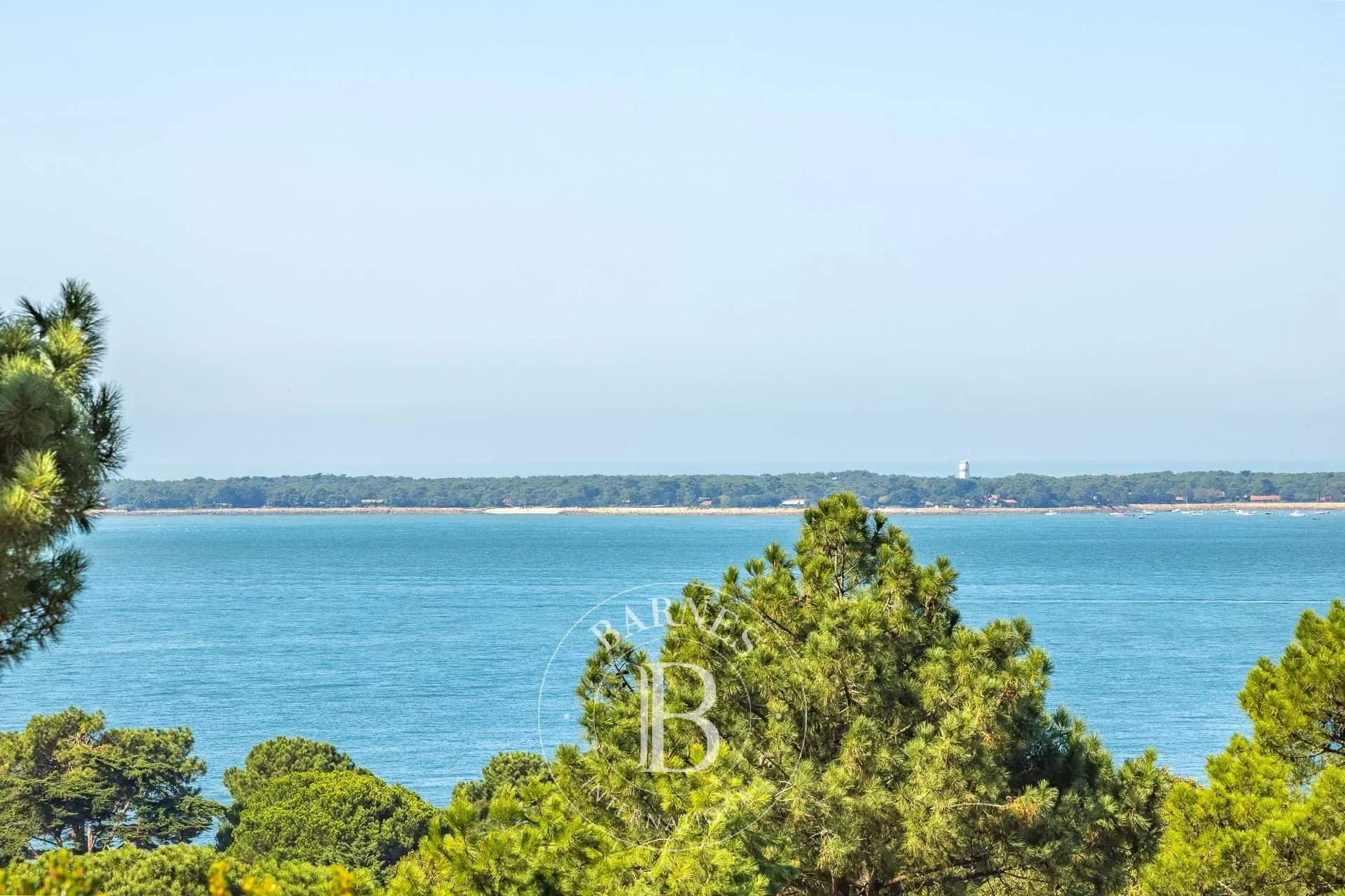 VILLA ?ETCHANI? WITH PANORAMIC BASSIN VIEW AND POOL IN PYLA-SUR-MER - SLEEPS 14 picture 2