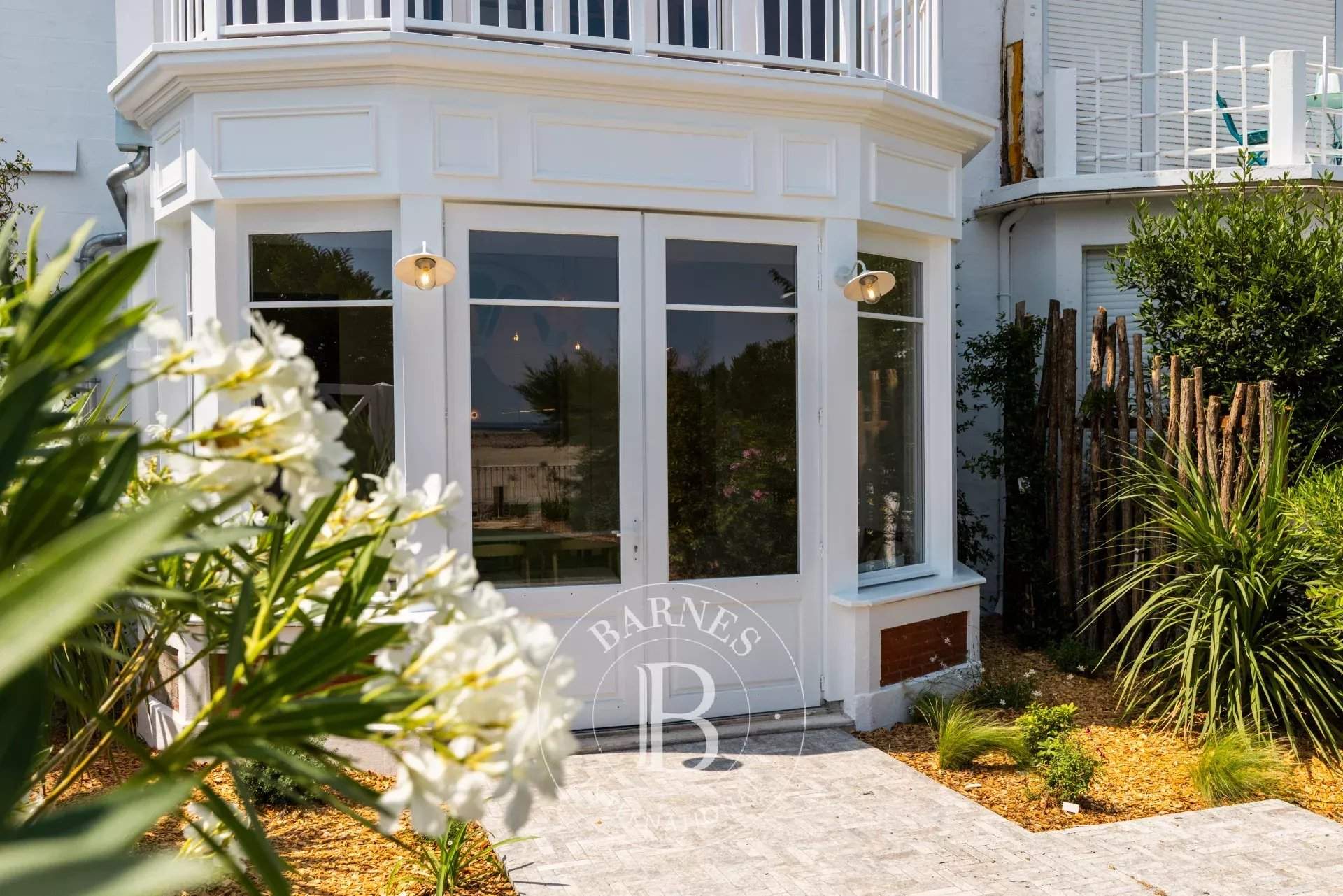 VILLA « LE RIVAGE » EN PREMIÈRE LIGNE AVEC ACCÈS DIRECT À LA PLAGE À ARCACHON - CAPACITÉ 10 PERSONNES picture 1