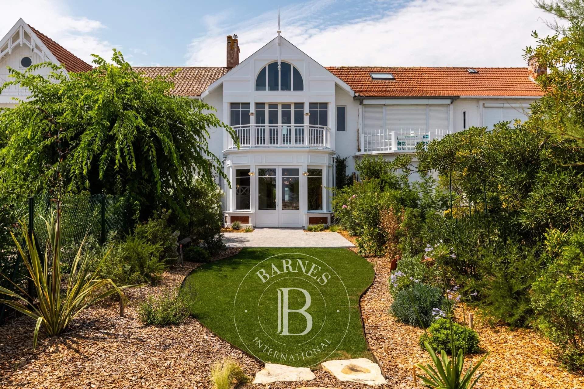 VILLA « LE RIVAGE » EN PREMIÈRE LIGNE AVEC ACCÈS DIRECT À LA PLAGE À ARCACHON - CAPACITÉ 10 PERSONNES picture 2