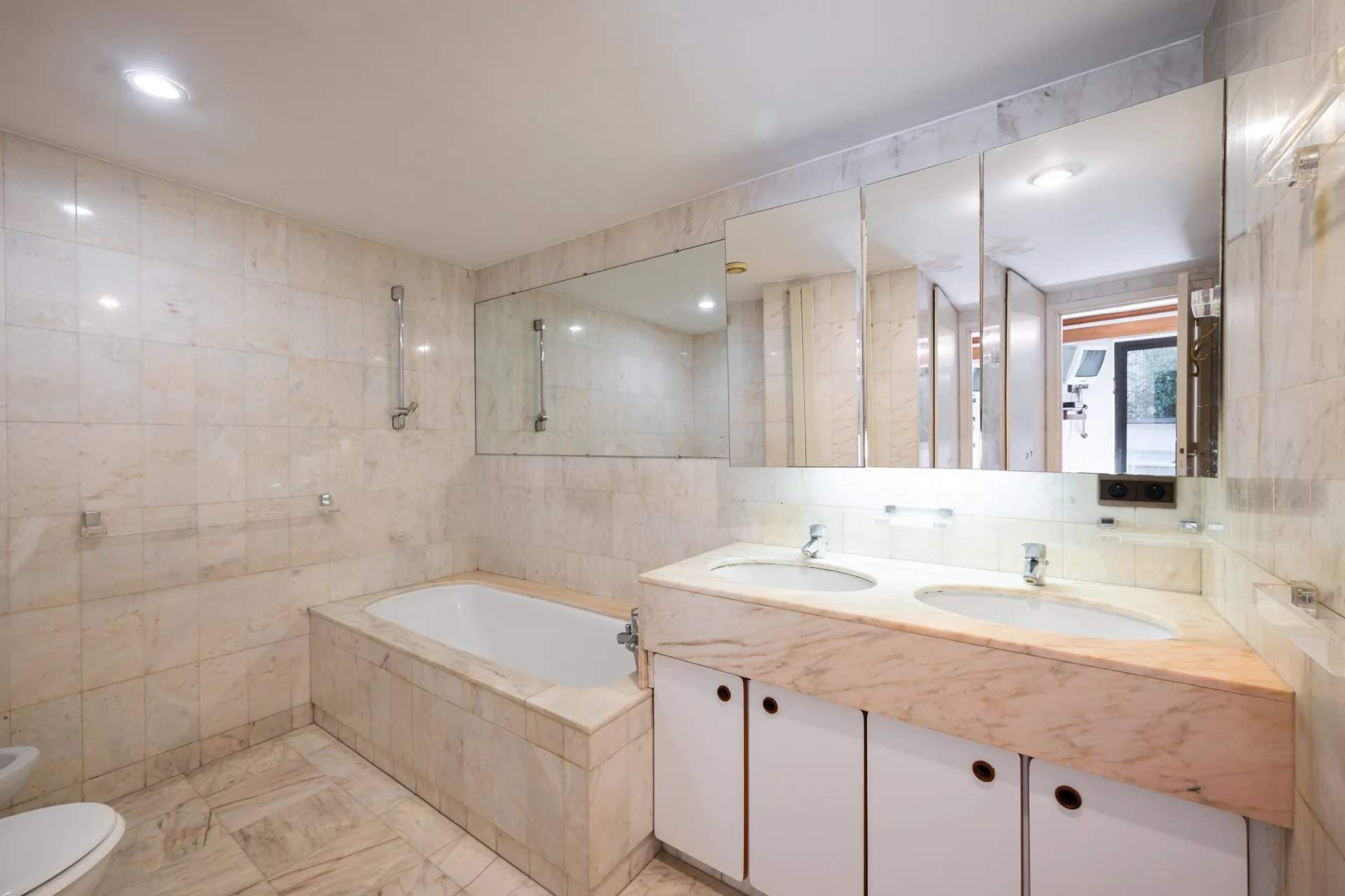 Nice  - Appartement 3 Pi&egrave;ces 2 Chambres - picture 12