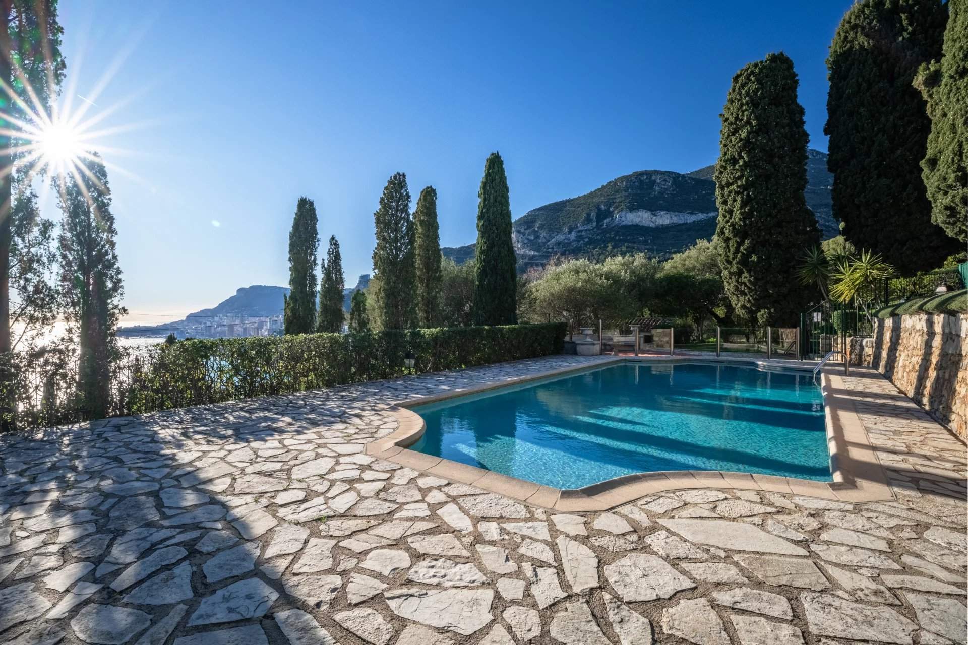 Roquebrune-Cap-Martin  - Appartement 4 Pièces 2 Chambres - picture 1