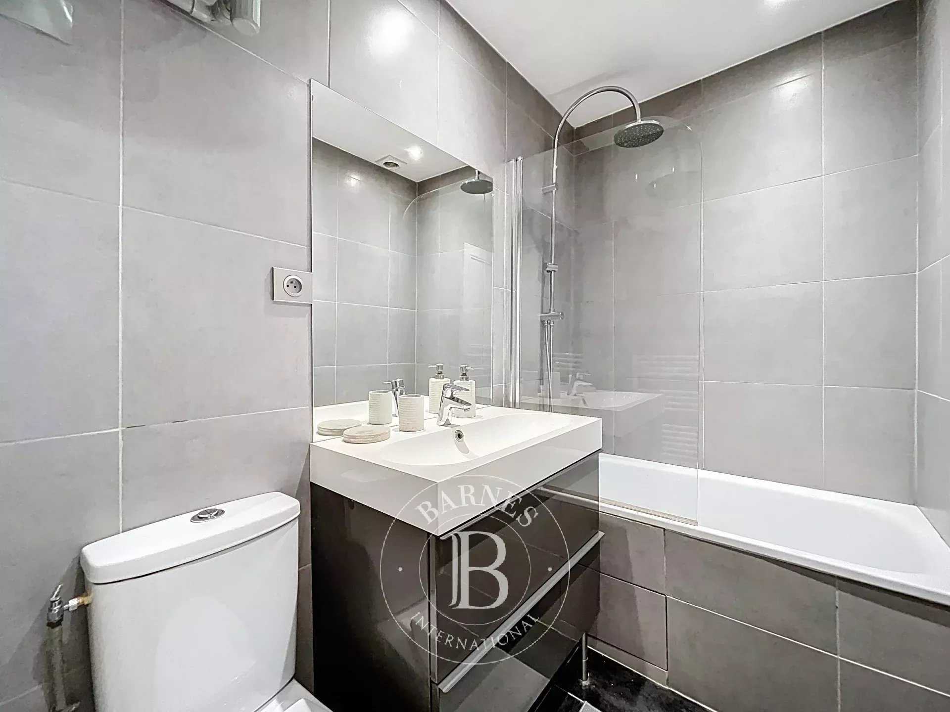 Paris  - Appartement 2 Pièces, 1 Chambre