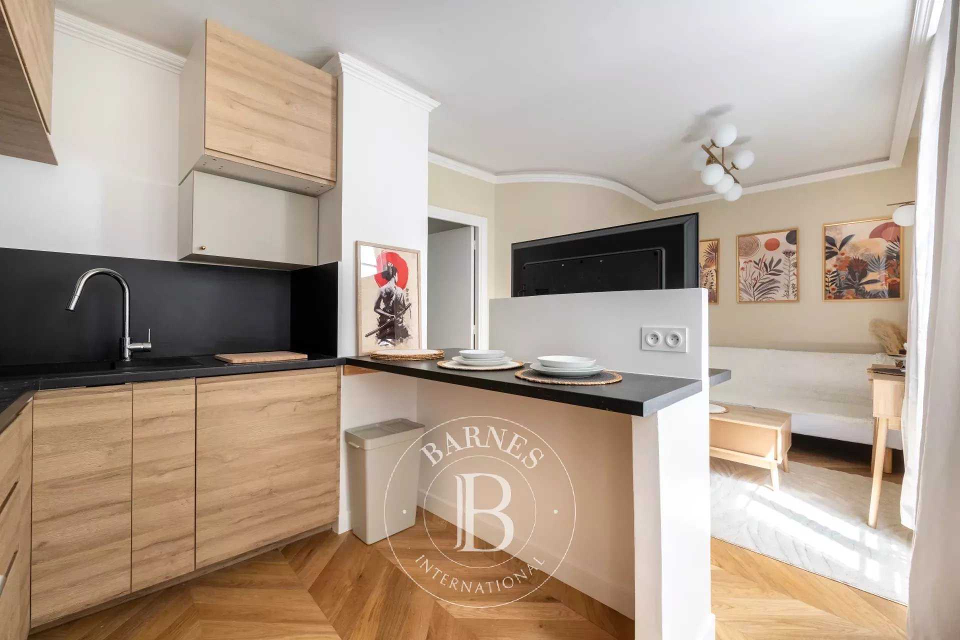 Paris  - Appartement 2 Pièces, 1 Chambre