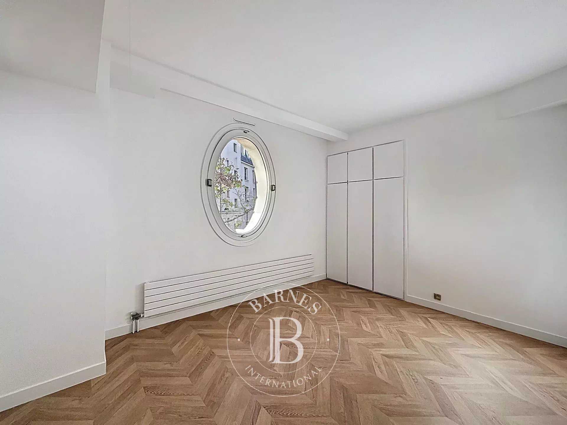 Paris  - Appartement 4 Pièces 3 Chambres