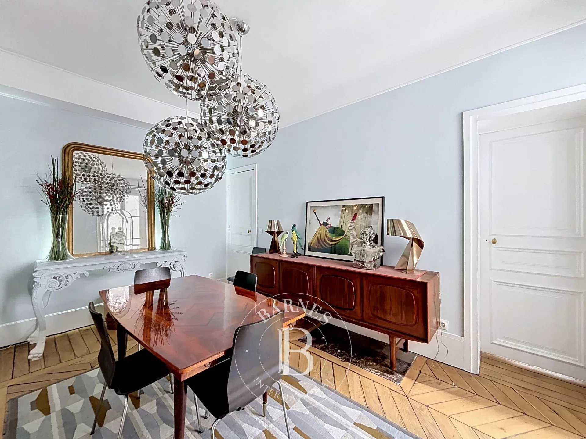 Paris  - Appartement 4 Pi&egrave;ces 2 Chambres