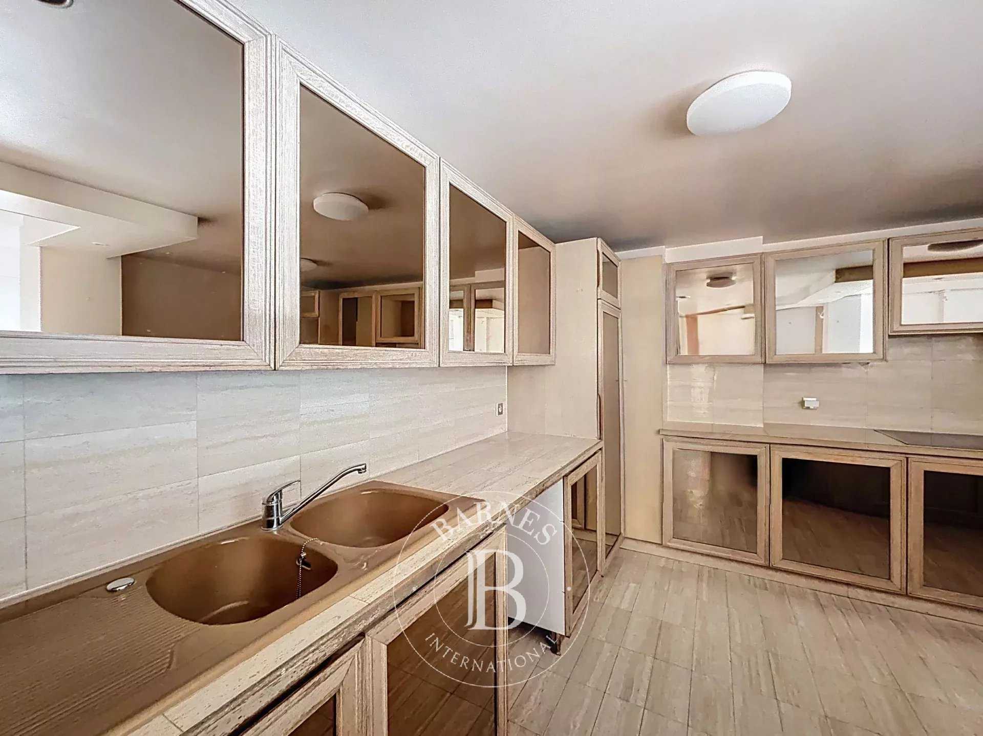 Paris  - Appartement 4 Pièces 3 Chambres