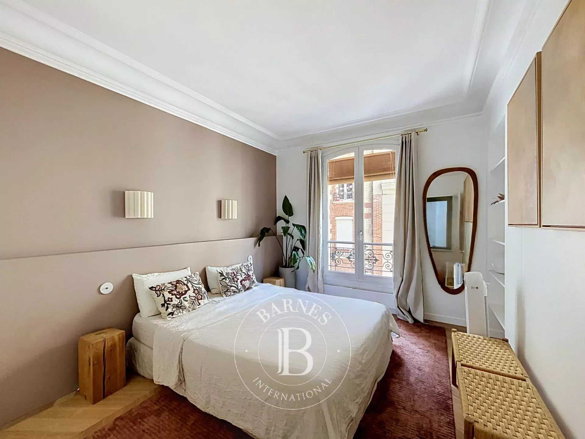 Paris  - Appartement 3 Pi&egrave;ces 2 Chambres