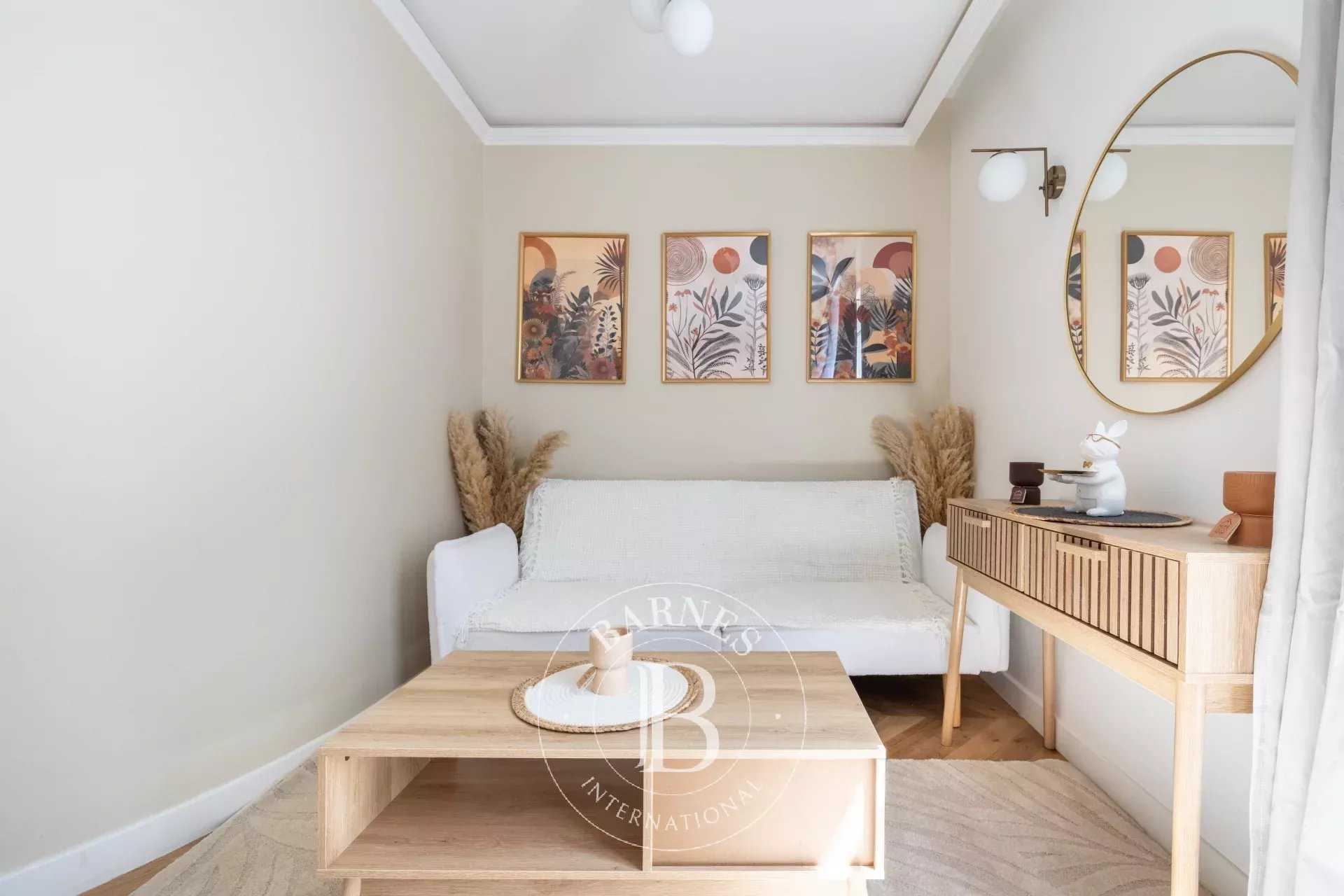 Paris  - Appartement 2 Pièces, 1 Chambre