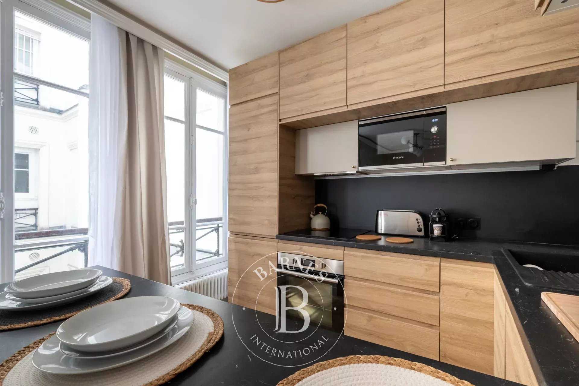 Paris  - Appartement 2 Pièces, 1 Chambre