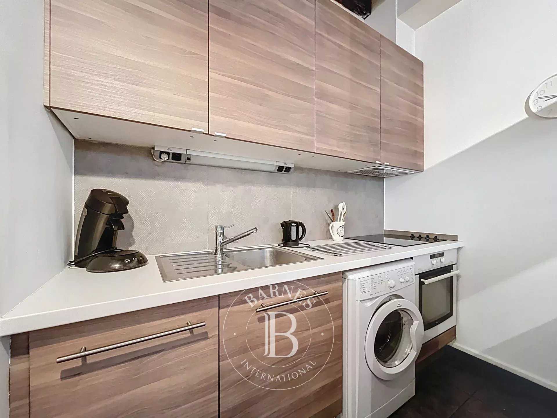 Paris  - Appartement 2 Pièces, 1 Chambre