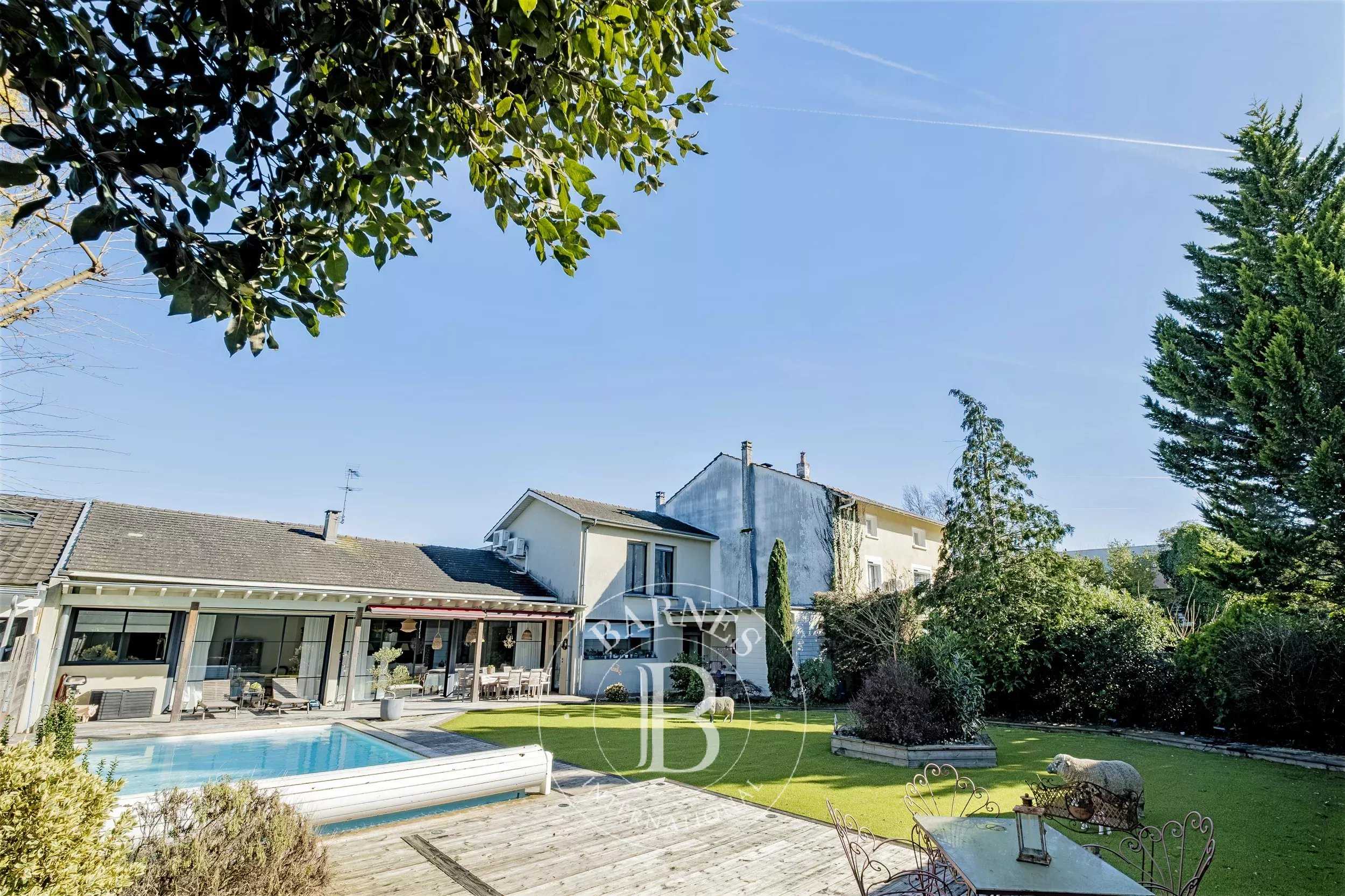 Bordeaux  - Maison 6 Pi&egrave;ces 4 Chambres