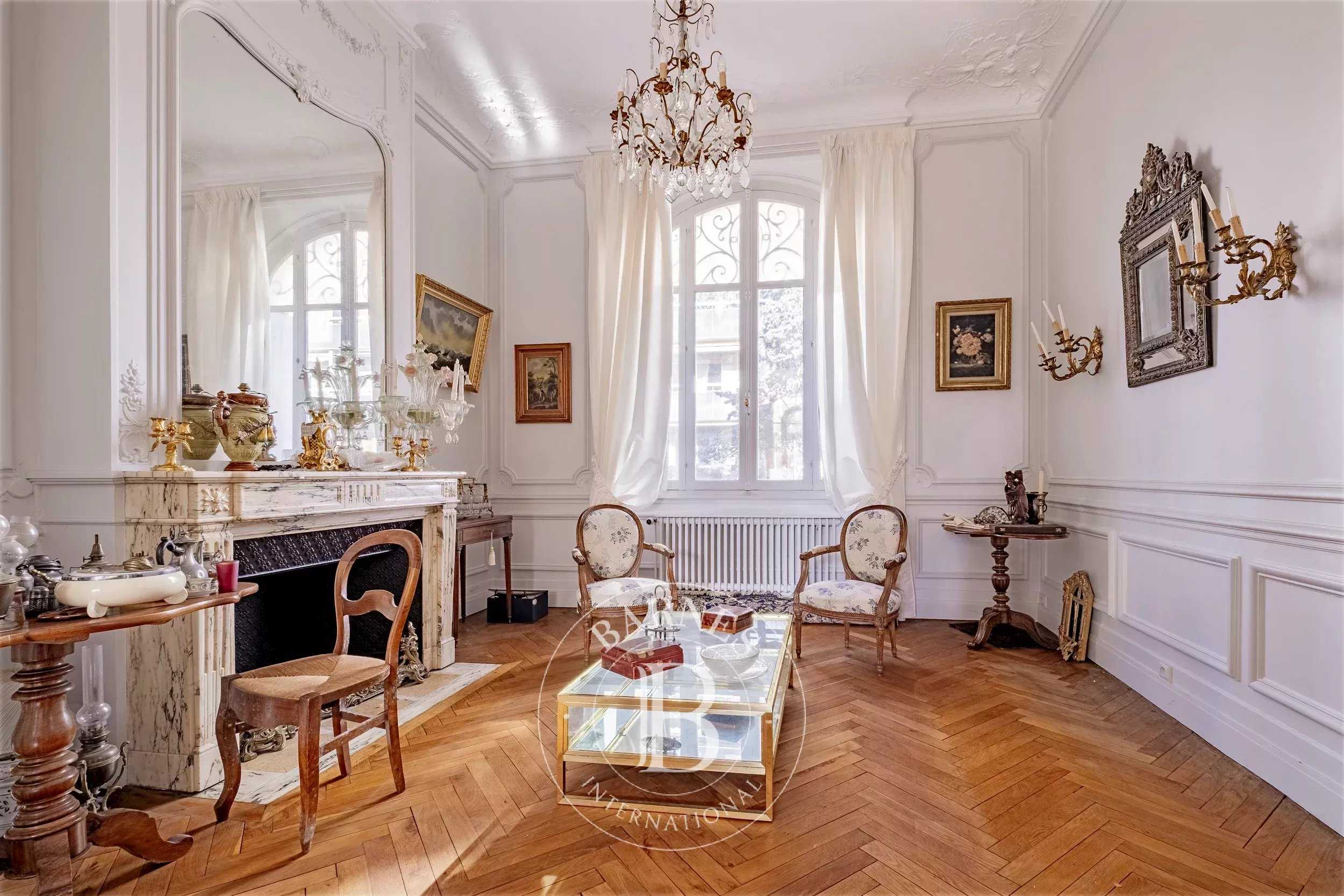 Bordeaux  - Maison 10 Pi&egrave;ces 3 Chambres