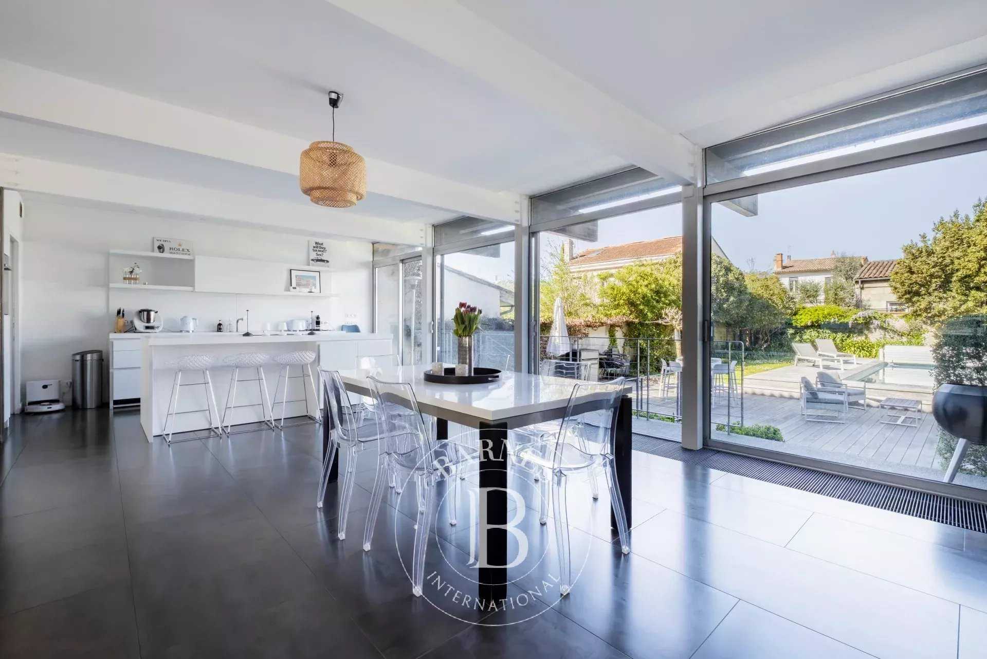 Bordeaux  - Maison 8 Pi&egrave;ces 5 Chambres